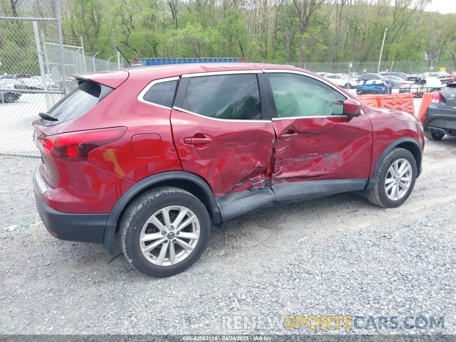 4 Photograph of a damaged car JN1BJ1CP1KW229861 NISSAN ROGUE SPORT 2019