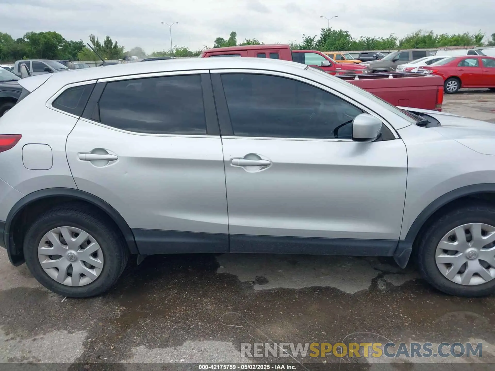 12 Photograph of a damaged car JN1BJ1CP1KW241766 NISSAN ROGUE SPORT 2019