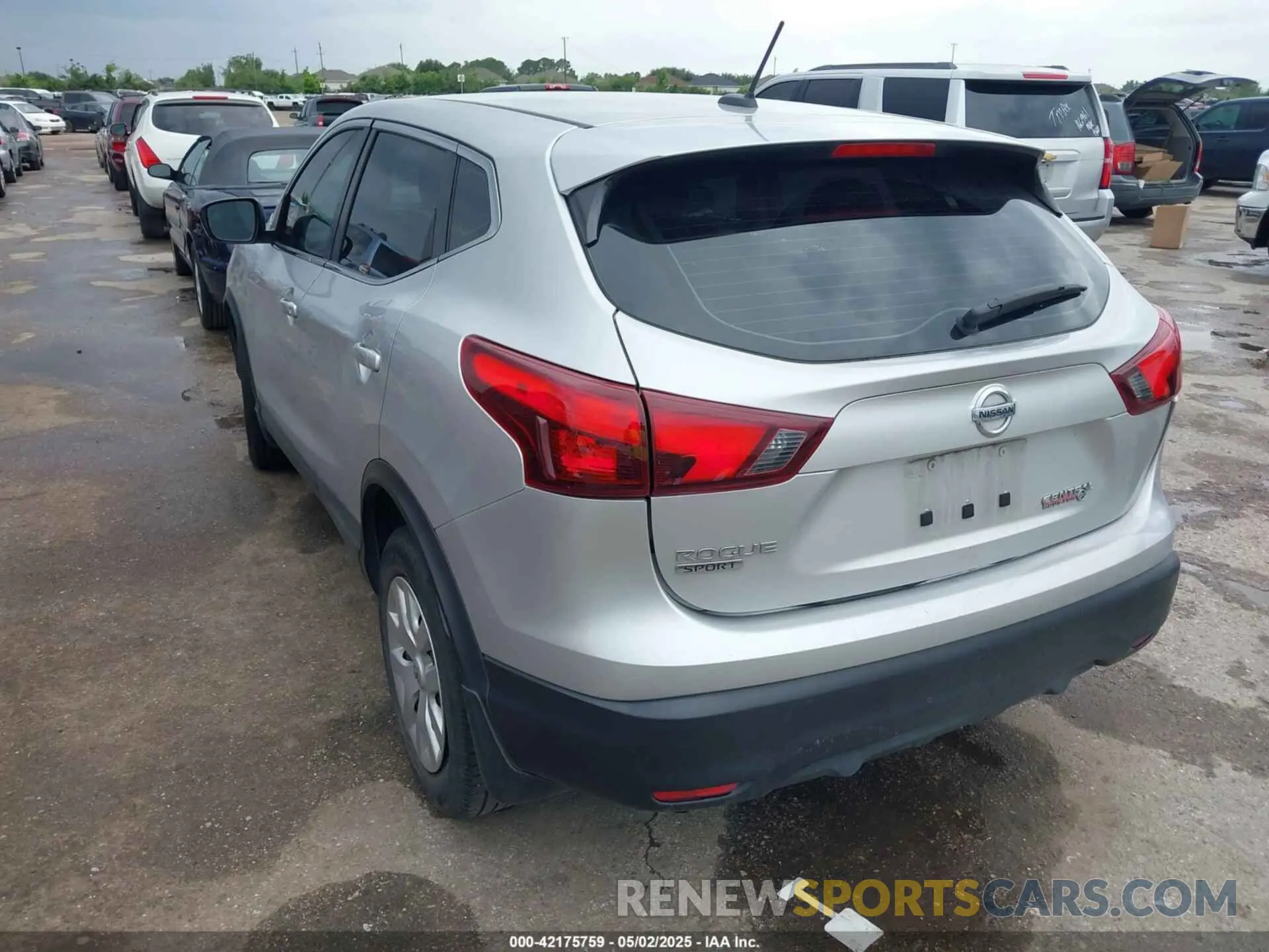 3 Photograph of a damaged car JN1BJ1CP1KW241766 NISSAN ROGUE SPORT 2019