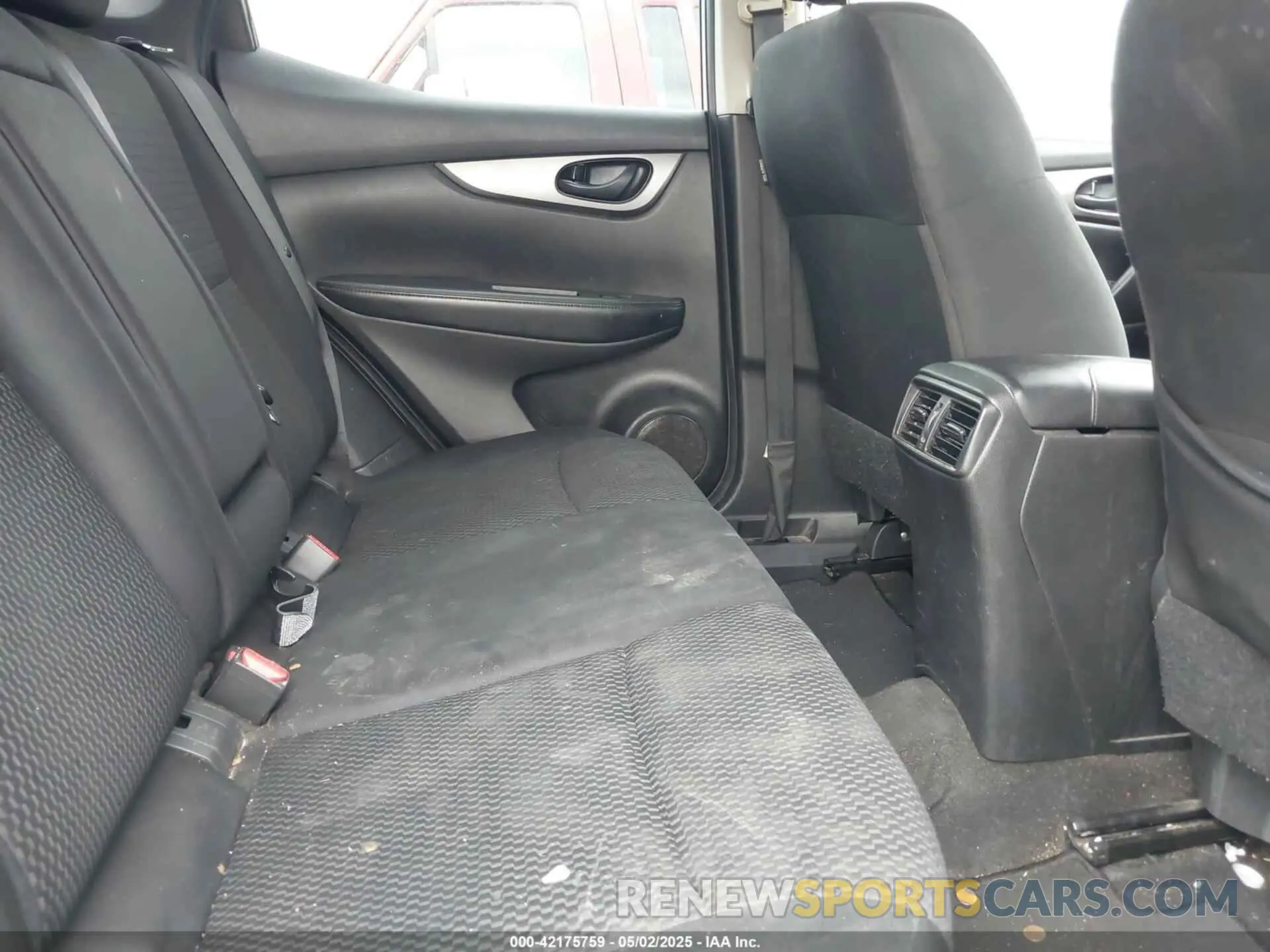 8 Photograph of a damaged car JN1BJ1CP1KW241766 NISSAN ROGUE SPORT 2019