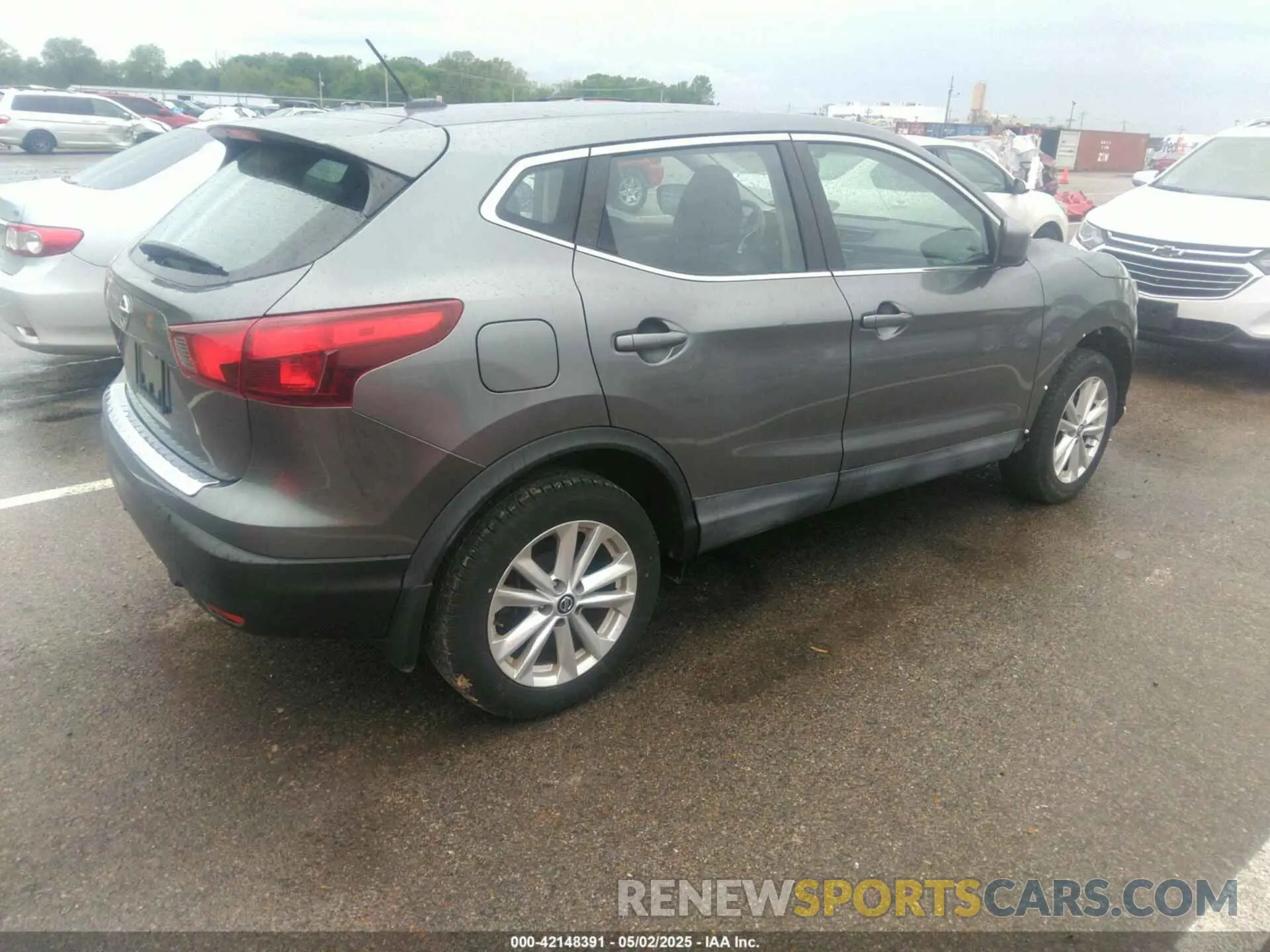 4 Photograph of a damaged car JN1BJ1CP1KW525477 NISSAN ROGUE SPORT 2019