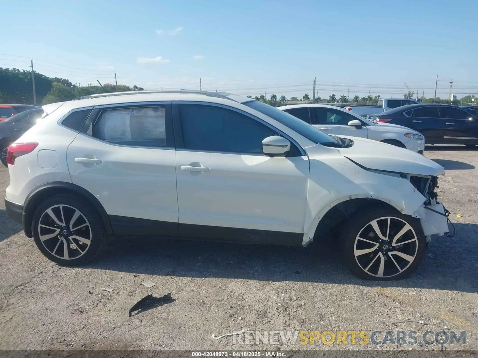 14 Photograph of a damaged car JN1BJ1CP2KW525293 NISSAN ROGUE SPORT 2019