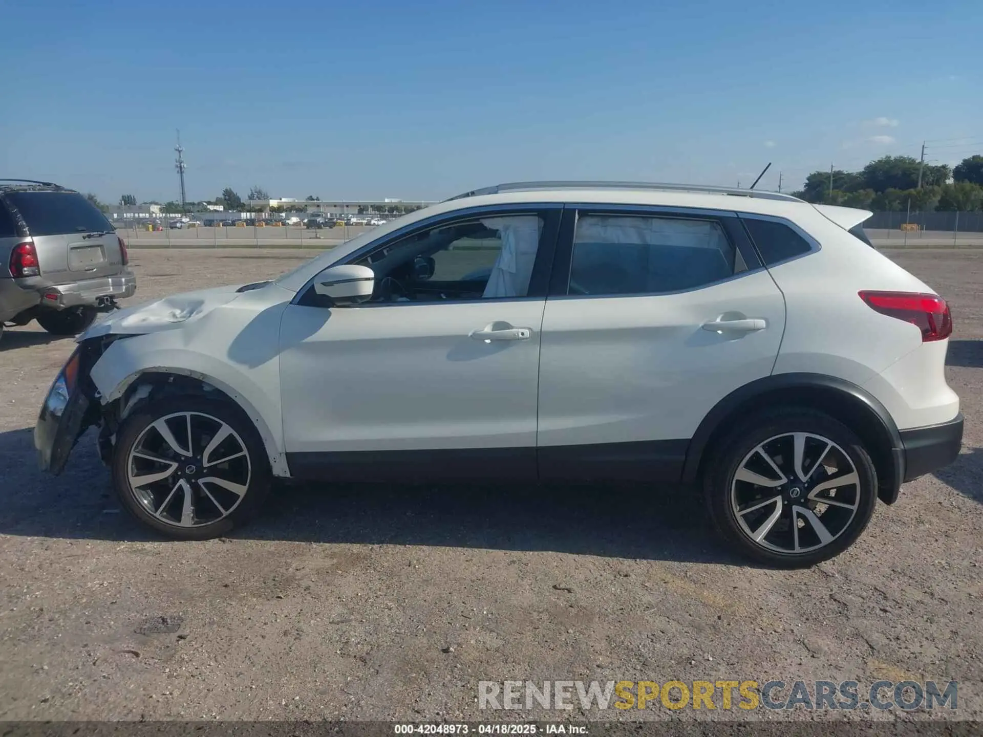 15 Photograph of a damaged car JN1BJ1CP2KW525293 NISSAN ROGUE SPORT 2019