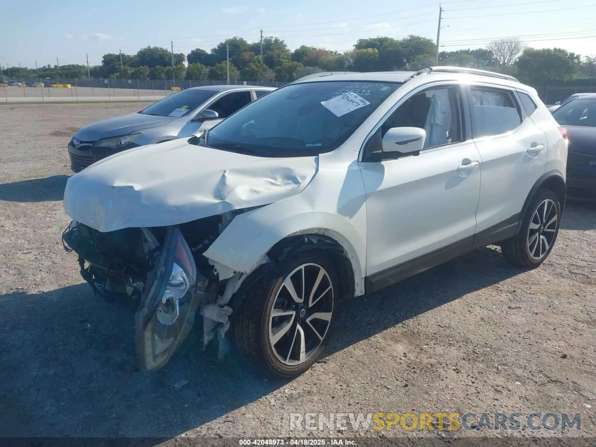 2 Photograph of a damaged car JN1BJ1CP2KW525293 NISSAN ROGUE SPORT 2019