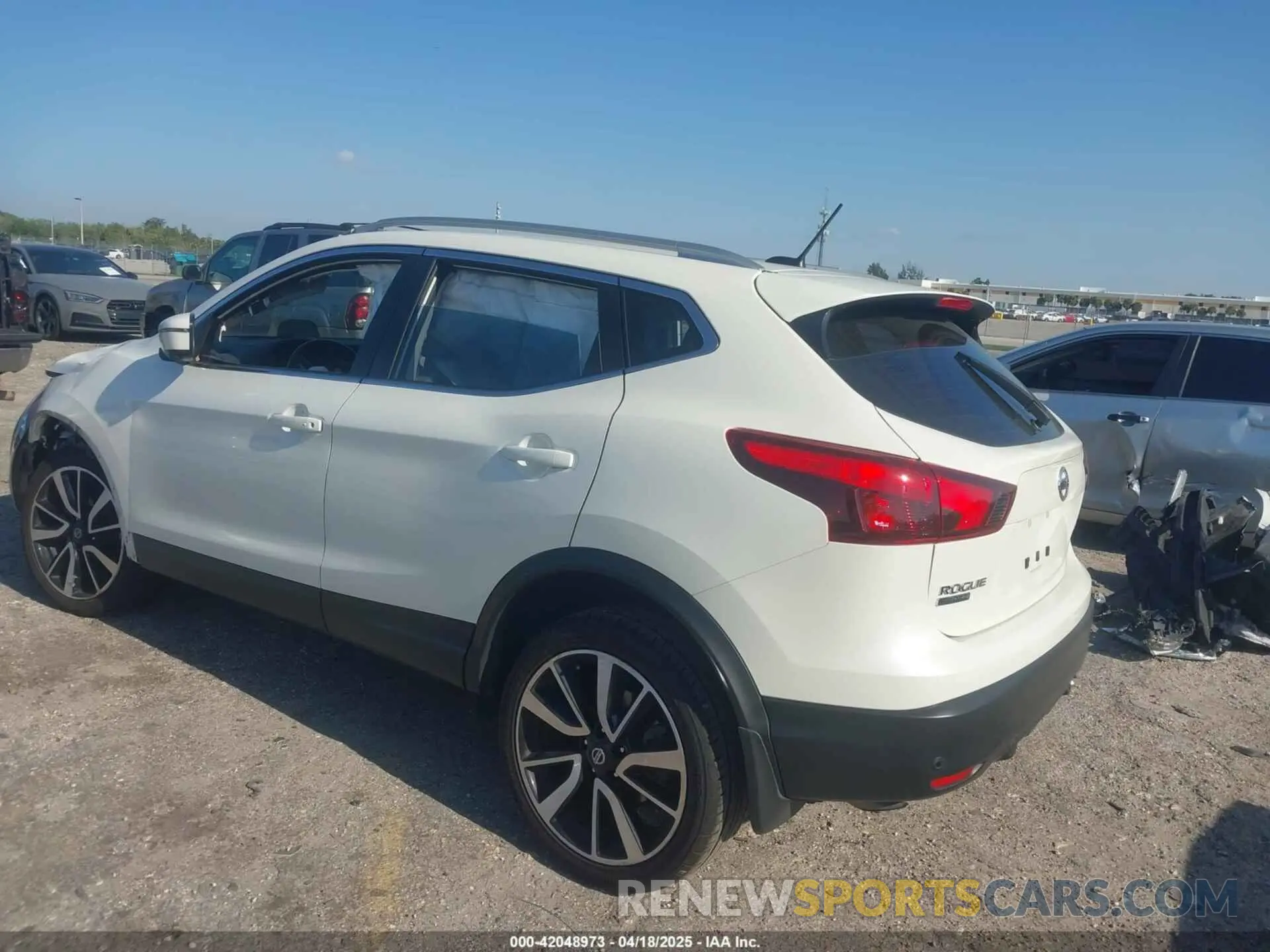 3 Photograph of a damaged car JN1BJ1CP2KW525293 NISSAN ROGUE SPORT 2019