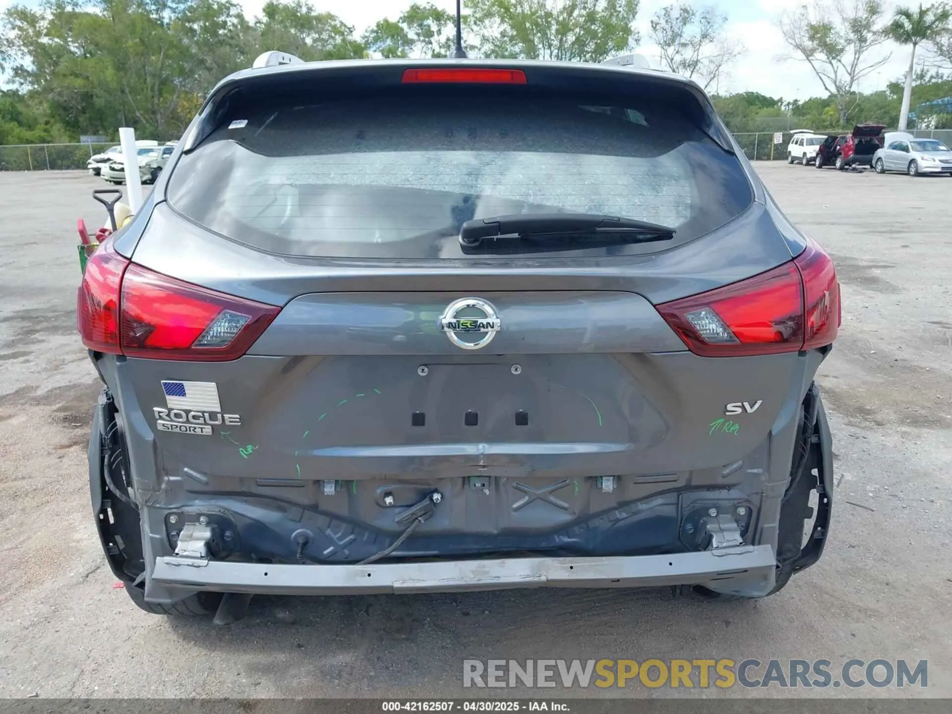 17 Photograph of a damaged car JN1BJ1CP3KW232888 NISSAN ROGUE SPORT 2019