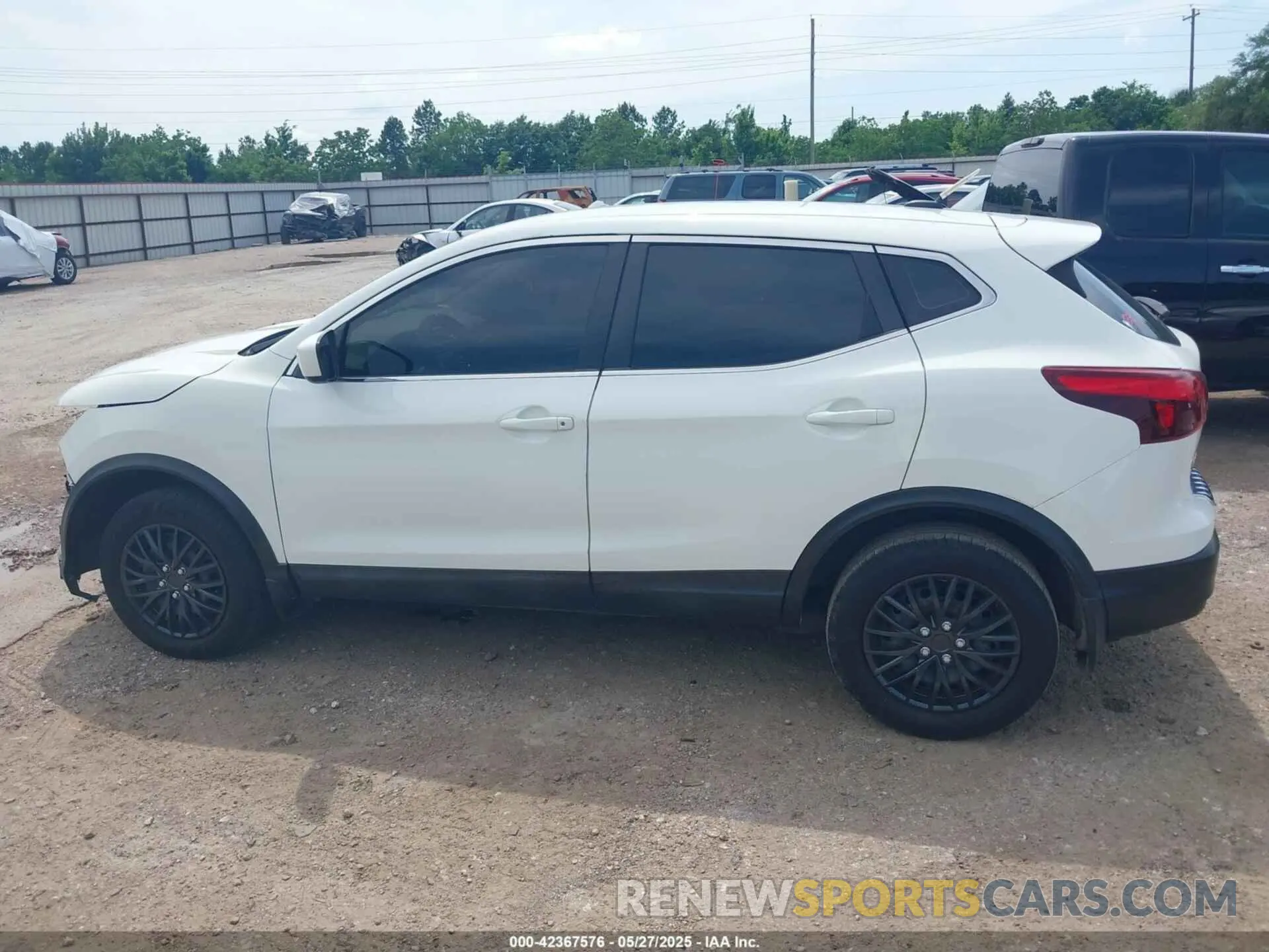 15 Photograph of a damaged car JN1BJ1CP4KW226520 NISSAN ROGUE SPORT 2019