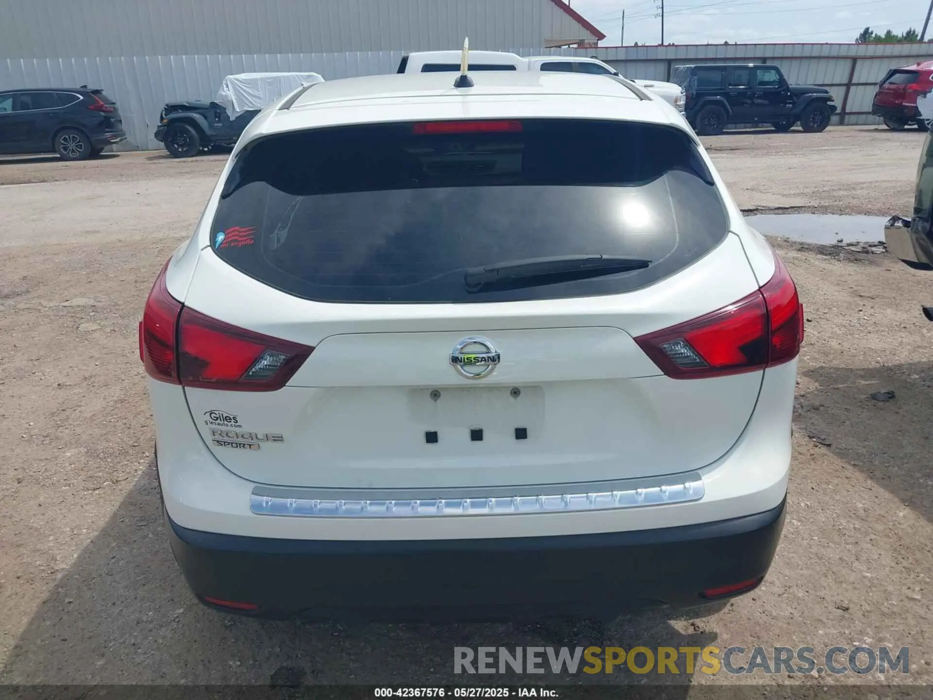17 Photograph of a damaged car JN1BJ1CP4KW226520 NISSAN ROGUE SPORT 2019