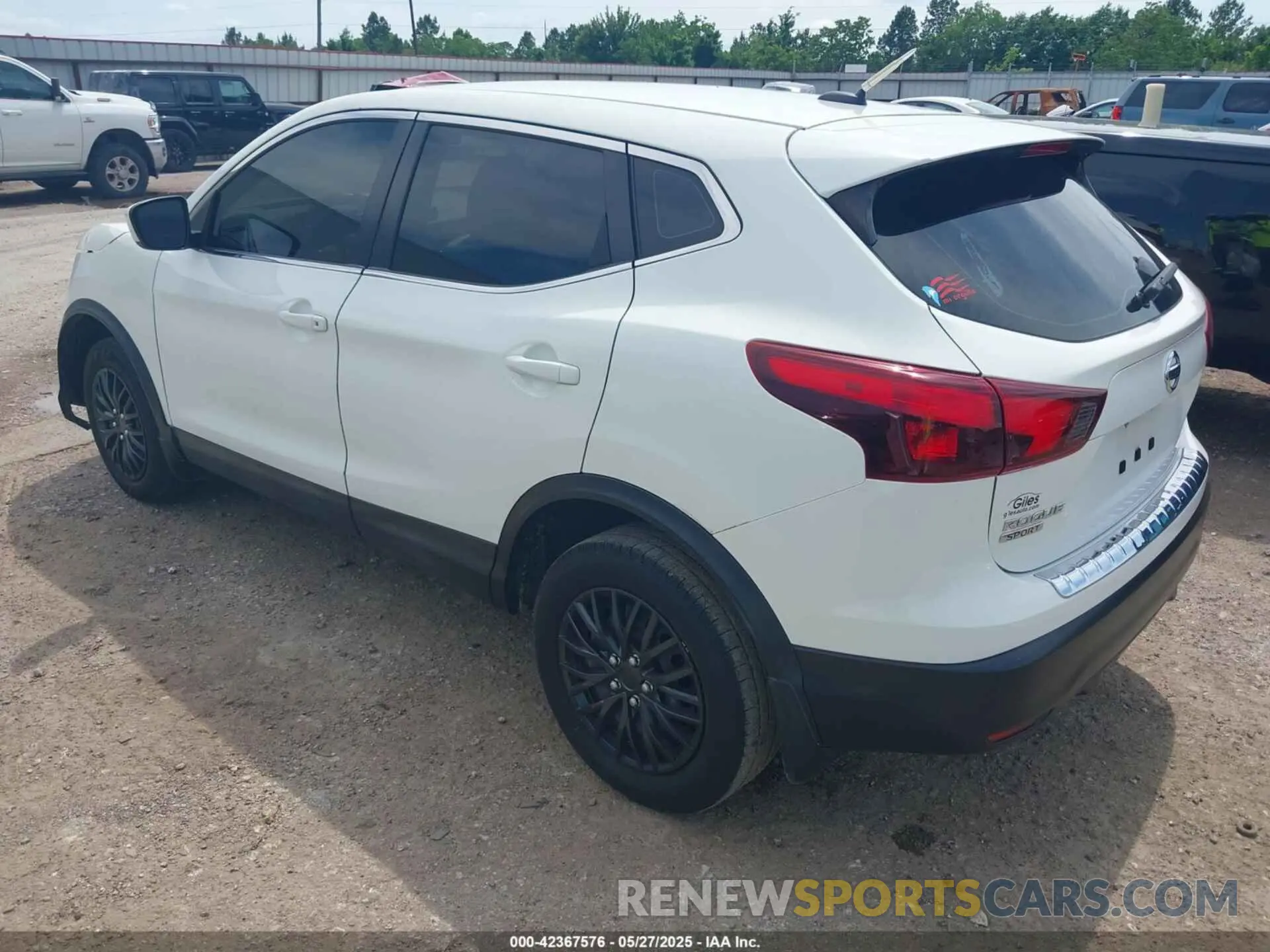3 Photograph of a damaged car JN1BJ1CP4KW226520 NISSAN ROGUE SPORT 2019