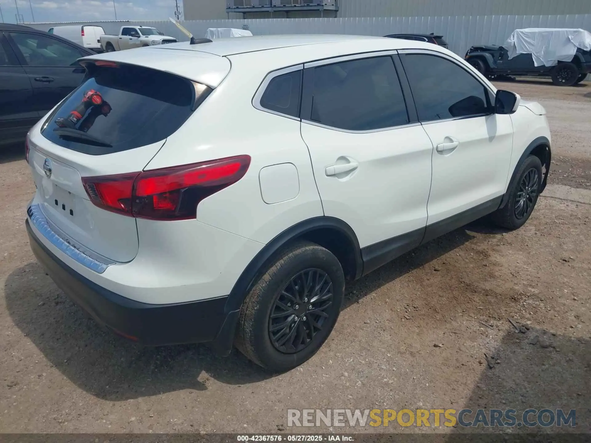 4 Photograph of a damaged car JN1BJ1CP4KW226520 NISSAN ROGUE SPORT 2019