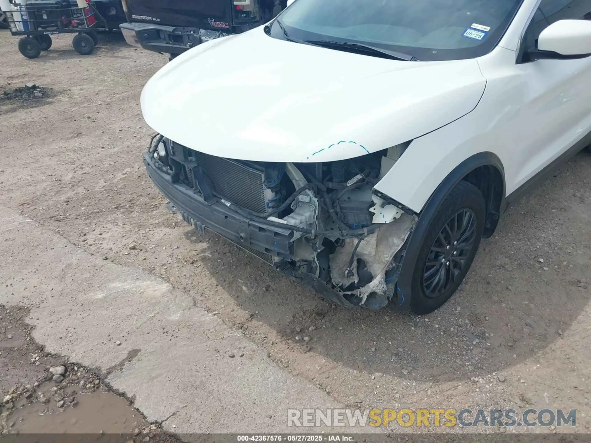 6 Photograph of a damaged car JN1BJ1CP4KW226520 NISSAN ROGUE SPORT 2019