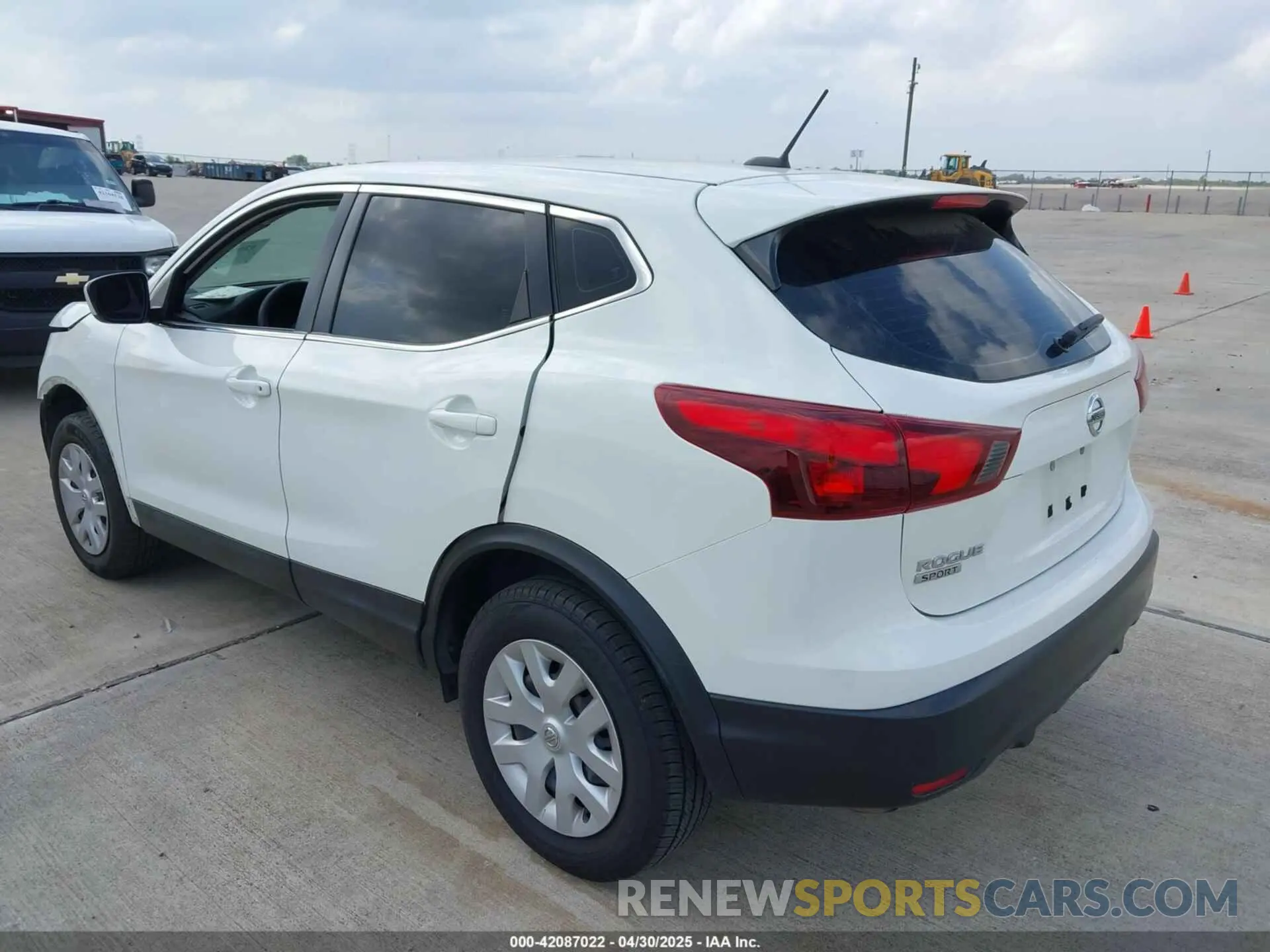 3 Photograph of a damaged car JN1BJ1CP4KW239090 NISSAN ROGUE SPORT 2019