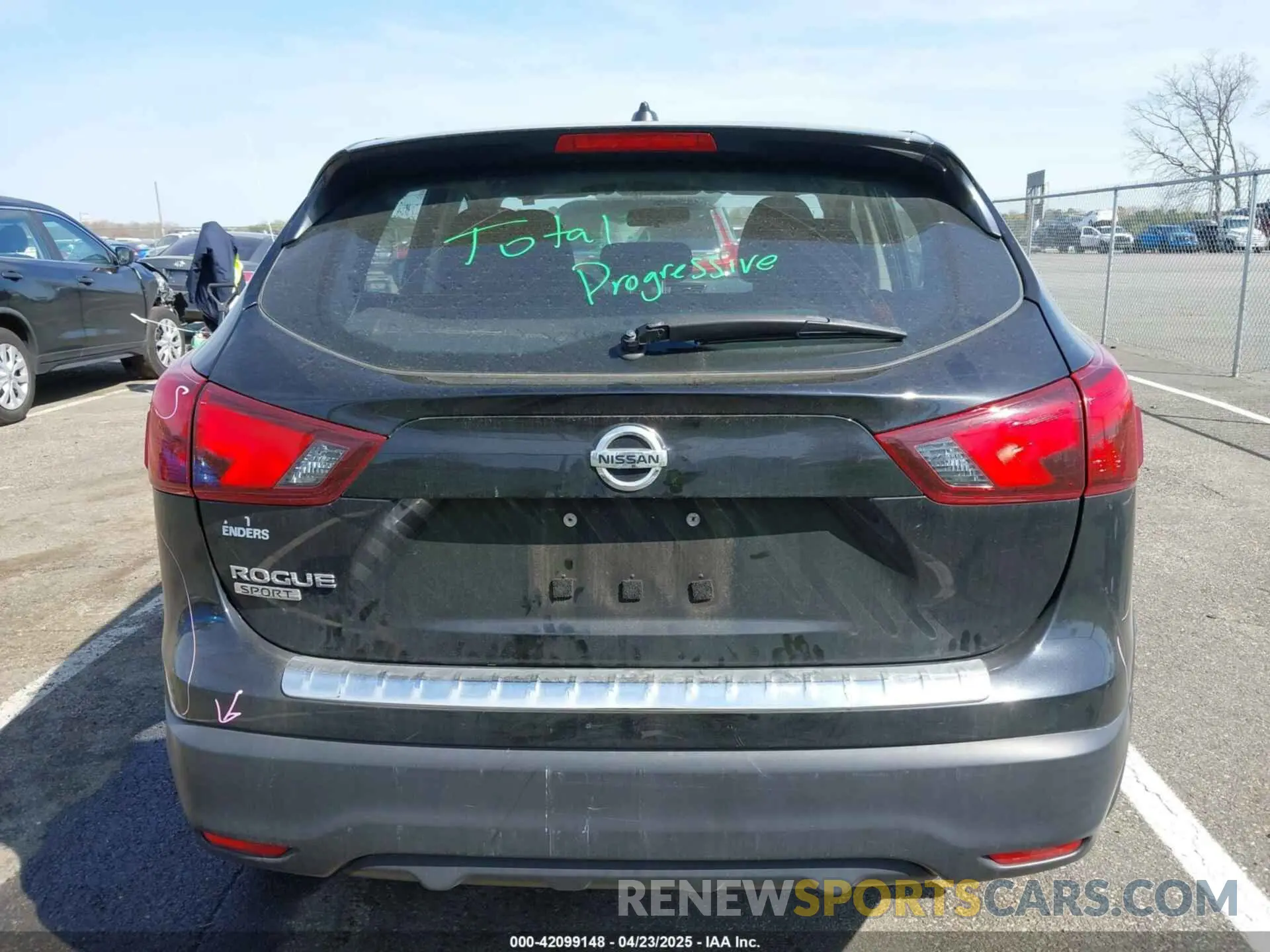 18 Photograph of a damaged car JN1BJ1CP4KW523237 NISSAN ROGUE SPORT 2019