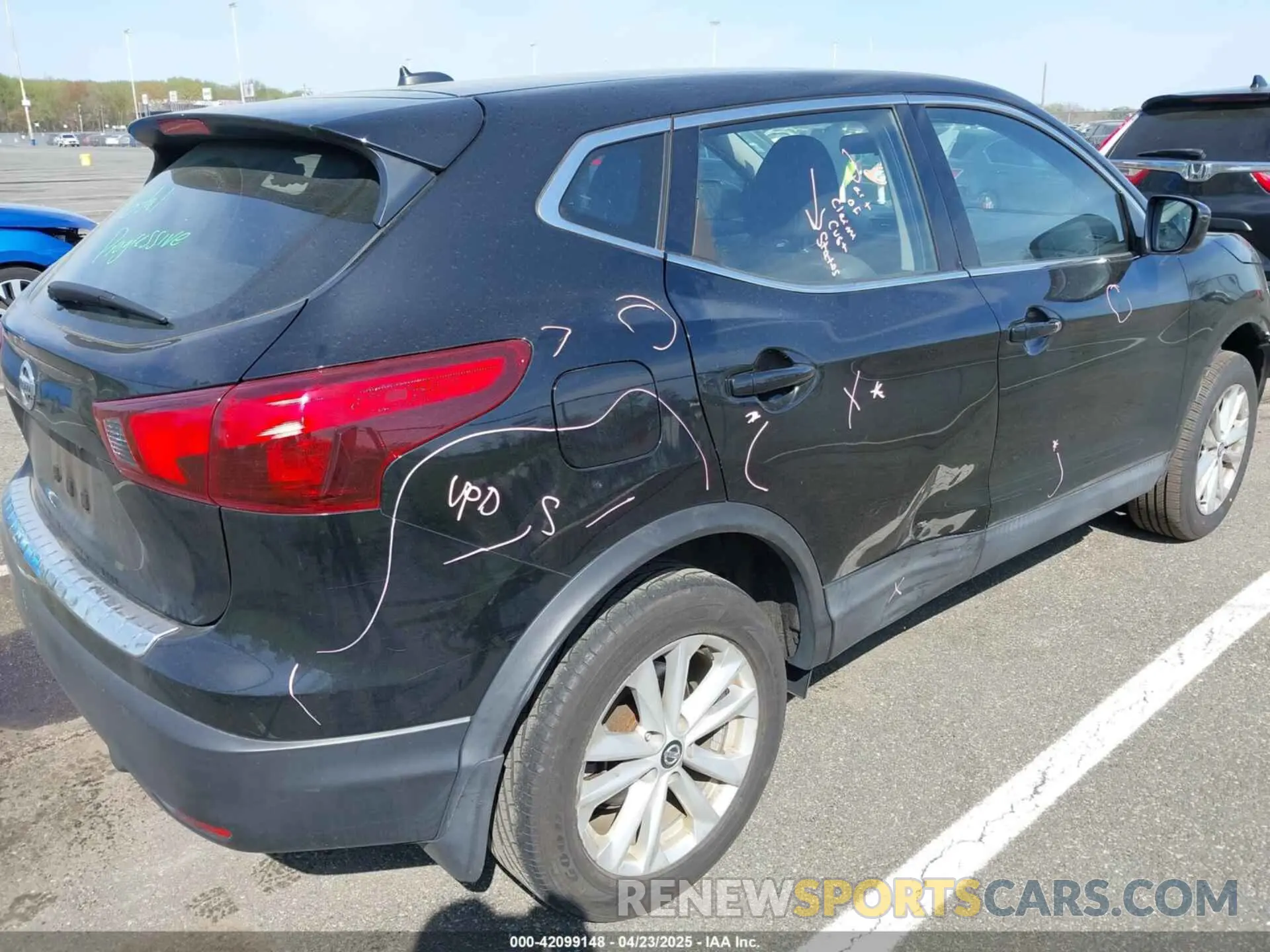 4 Photograph of a damaged car JN1BJ1CP4KW523237 NISSAN ROGUE SPORT 2019