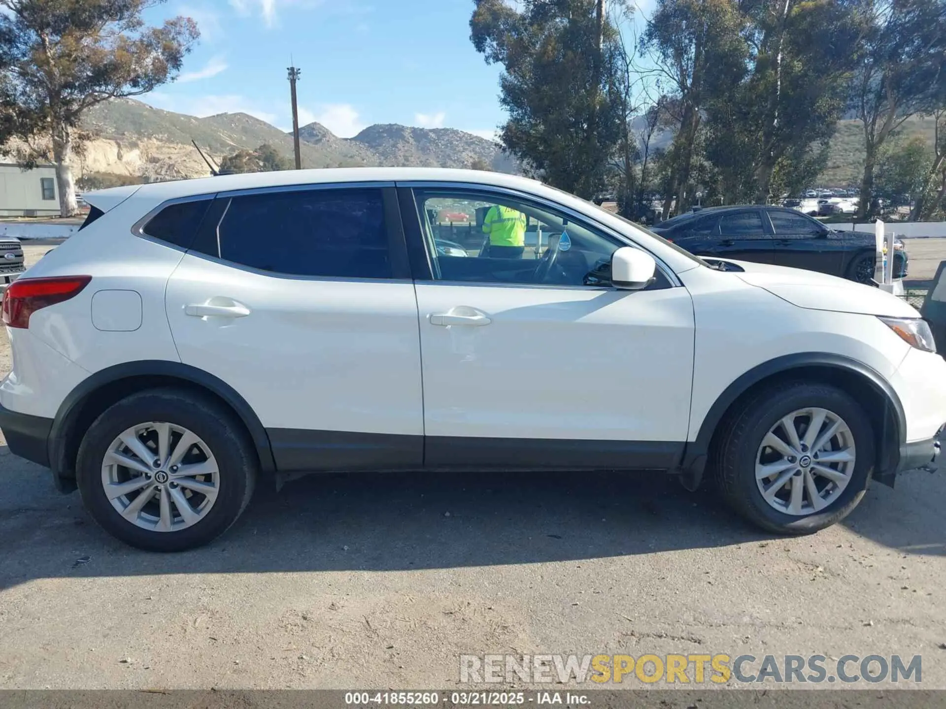 13 Photograph of a damaged car JN1BJ1CP5KW226980 NISSAN ROGUE SPORT 2019