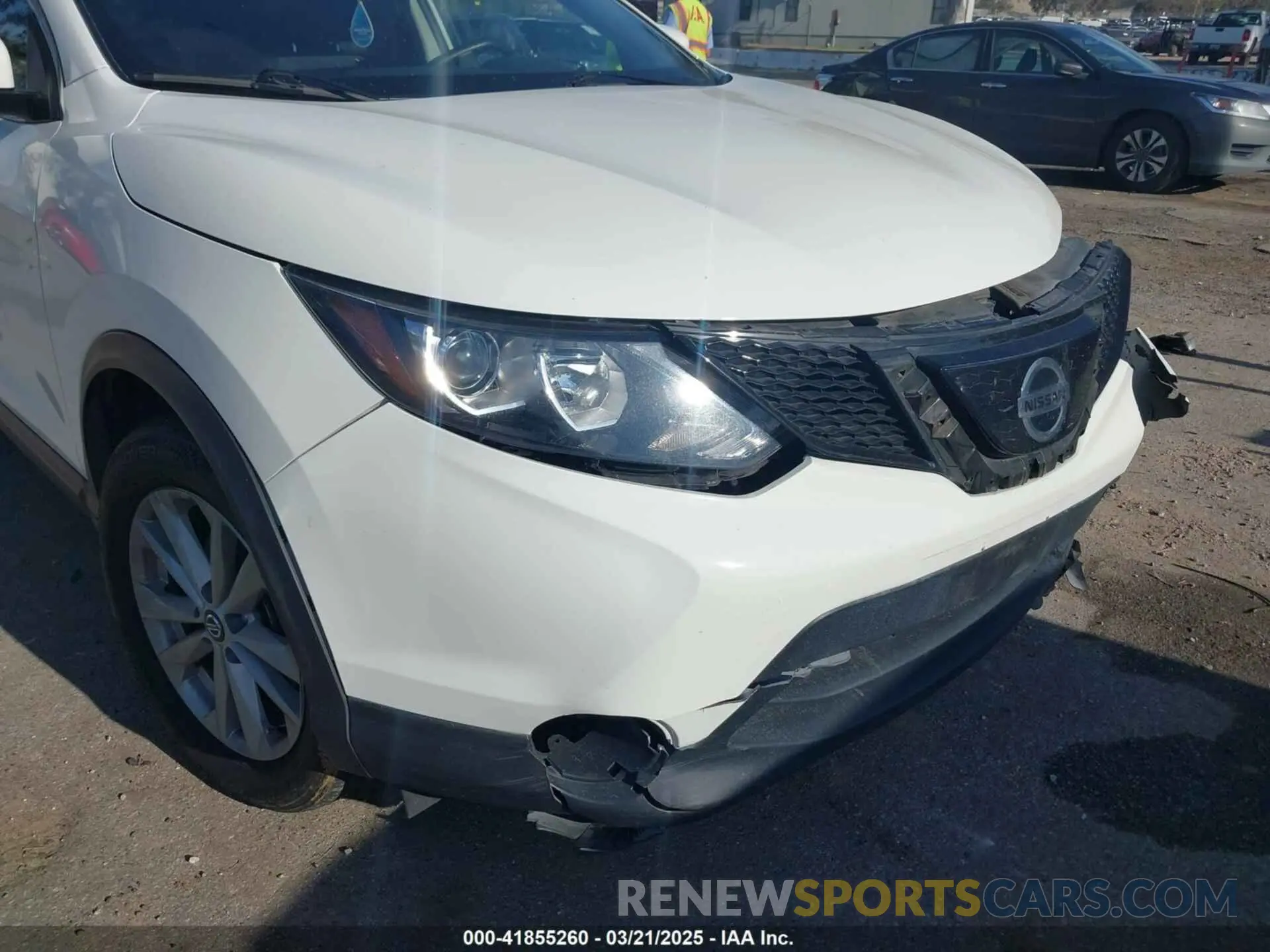 17 Photograph of a damaged car JN1BJ1CP5KW226980 NISSAN ROGUE SPORT 2019
