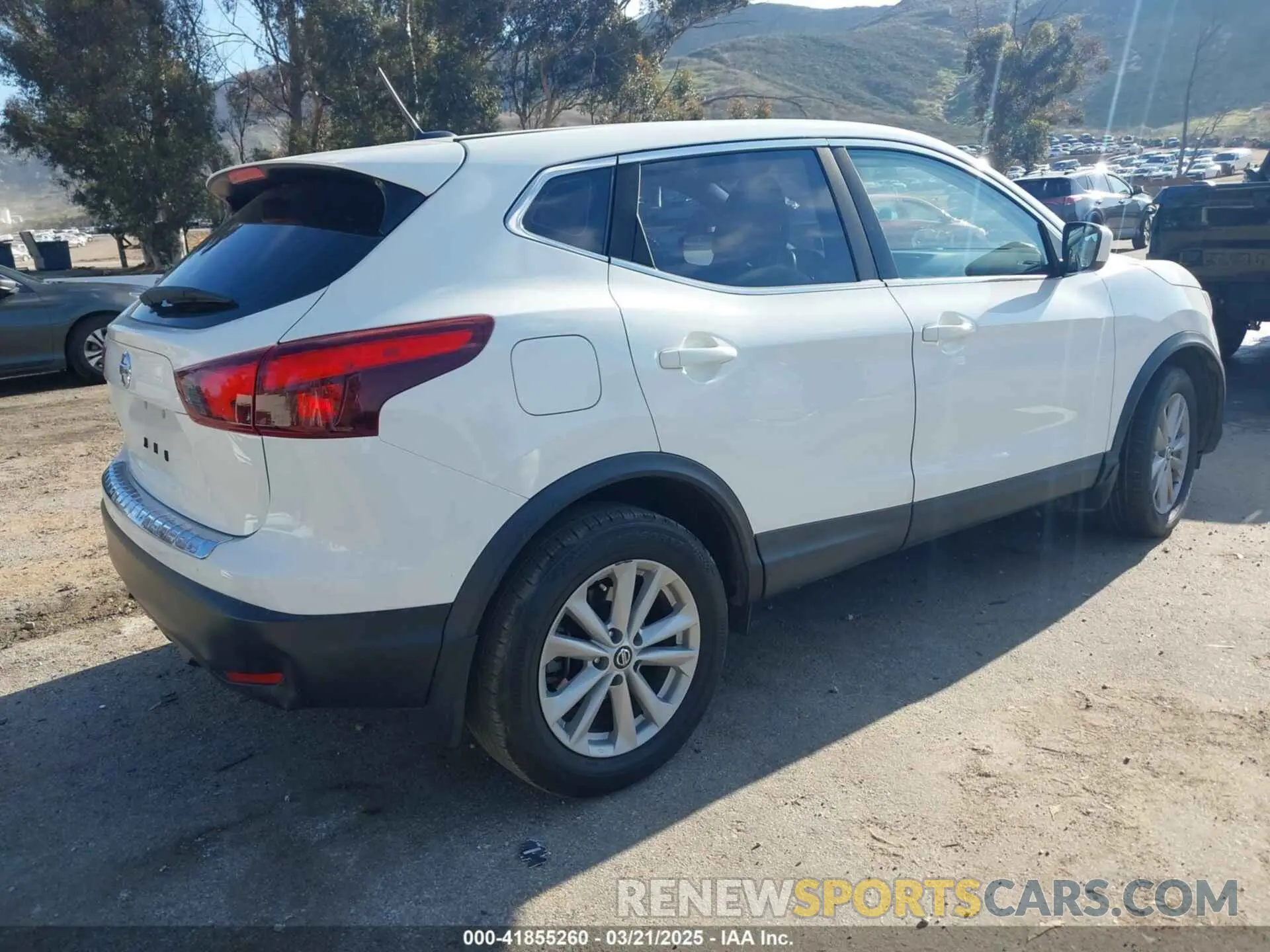 4 Photograph of a damaged car JN1BJ1CP5KW226980 NISSAN ROGUE SPORT 2019