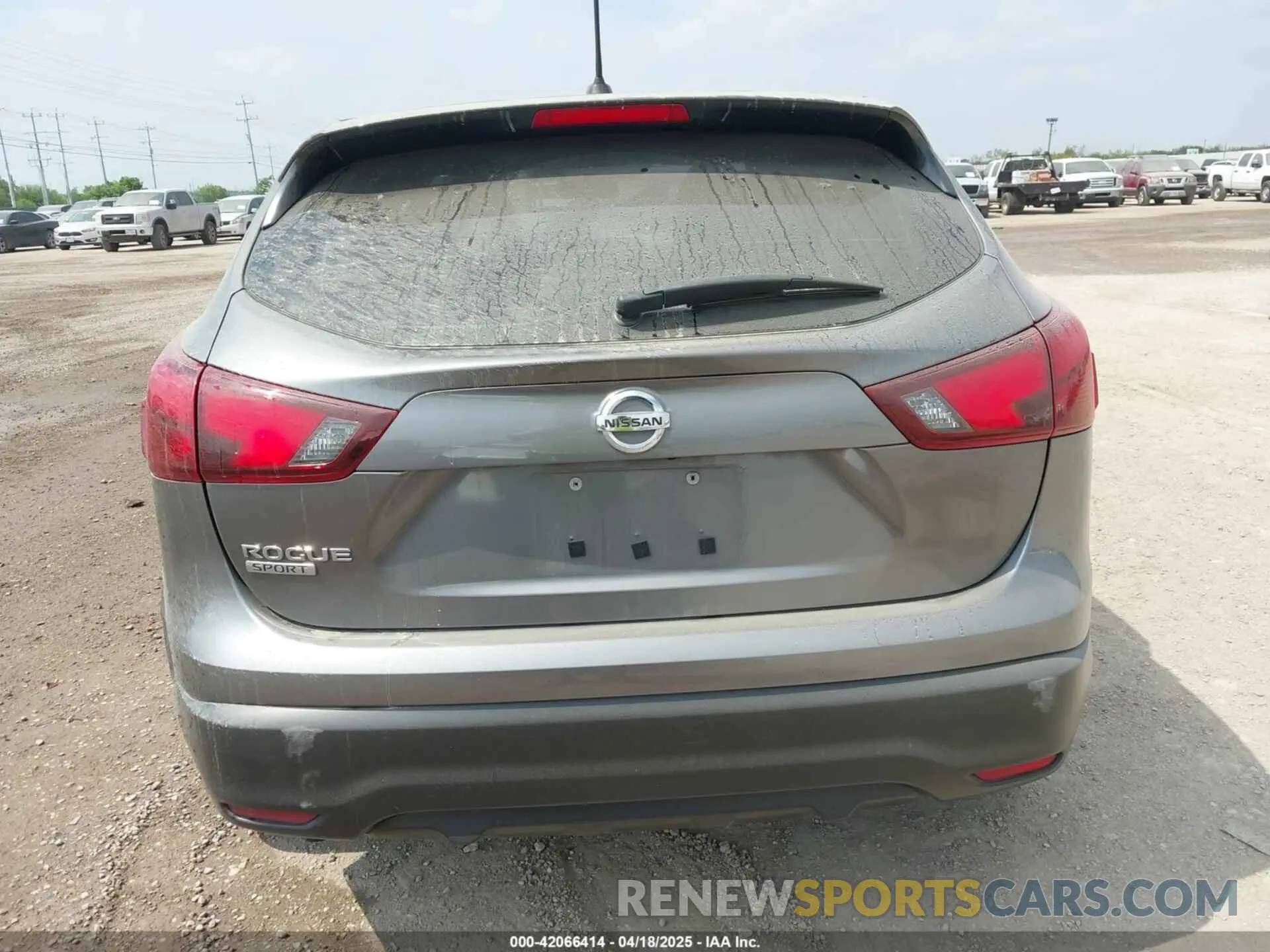 16 Photograph of a damaged car JN1BJ1CP5KW235775 NISSAN ROGUE SPORT 2019
