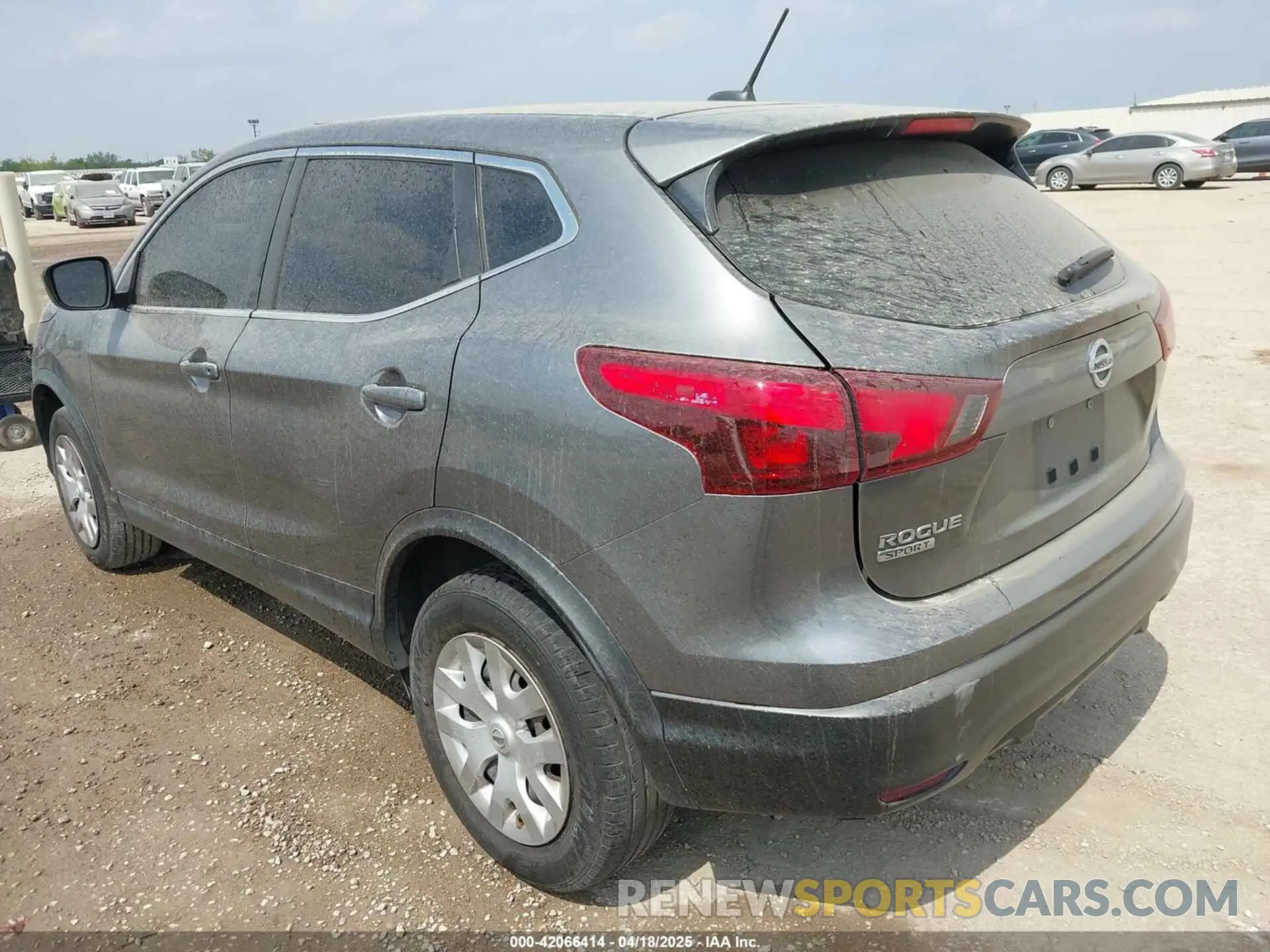 3 Photograph of a damaged car JN1BJ1CP5KW235775 NISSAN ROGUE SPORT 2019