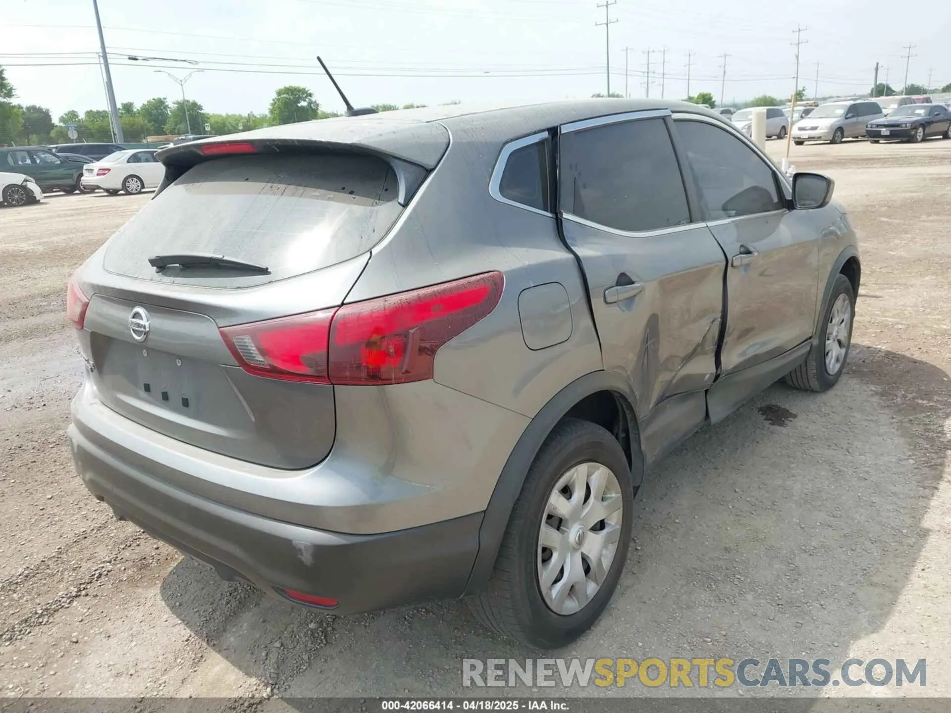4 Photograph of a damaged car JN1BJ1CP5KW235775 NISSAN ROGUE SPORT 2019