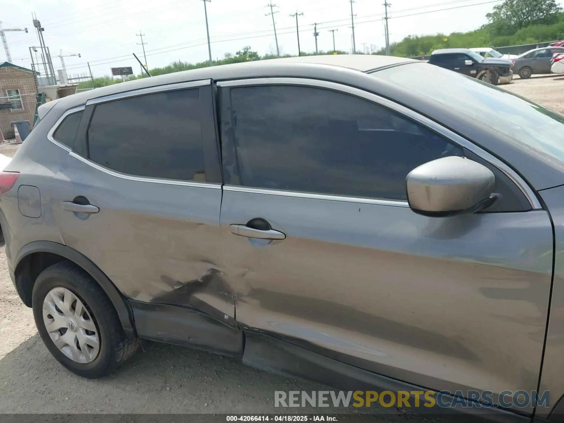 6 Photograph of a damaged car JN1BJ1CP5KW235775 NISSAN ROGUE SPORT 2019