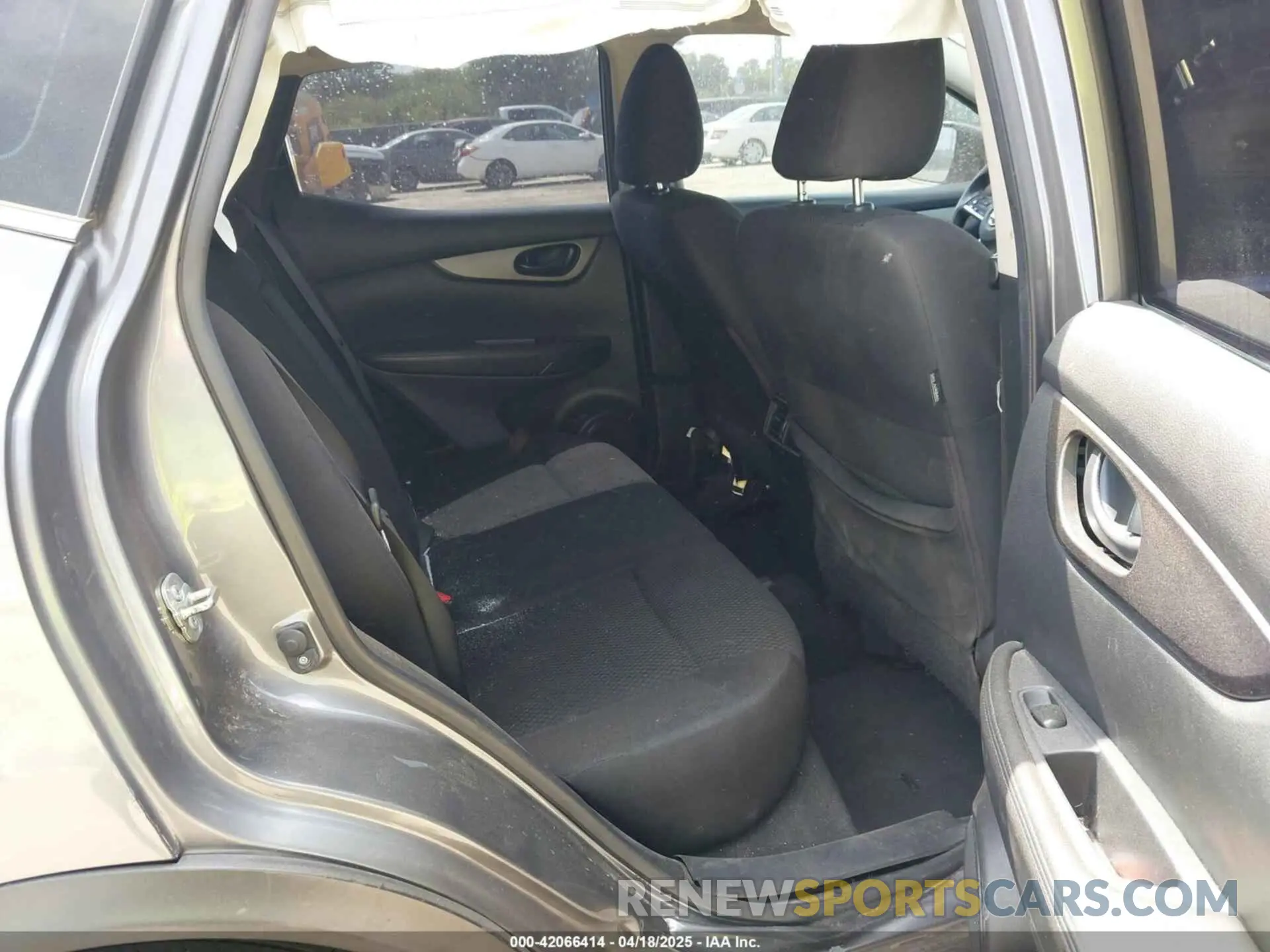 8 Photograph of a damaged car JN1BJ1CP5KW235775 NISSAN ROGUE SPORT 2019