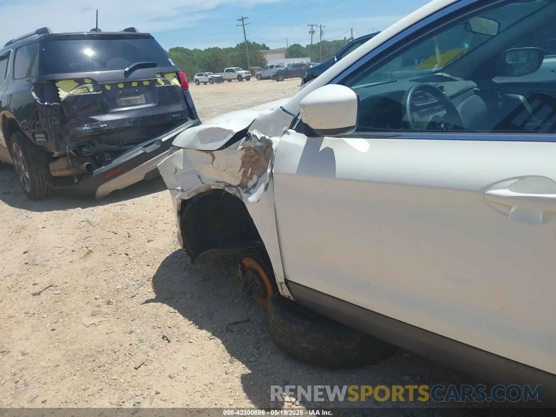6 Photograph of a damaged car JN1BJ1CP5KW240376 NISSAN ROGUE SPORT 2019