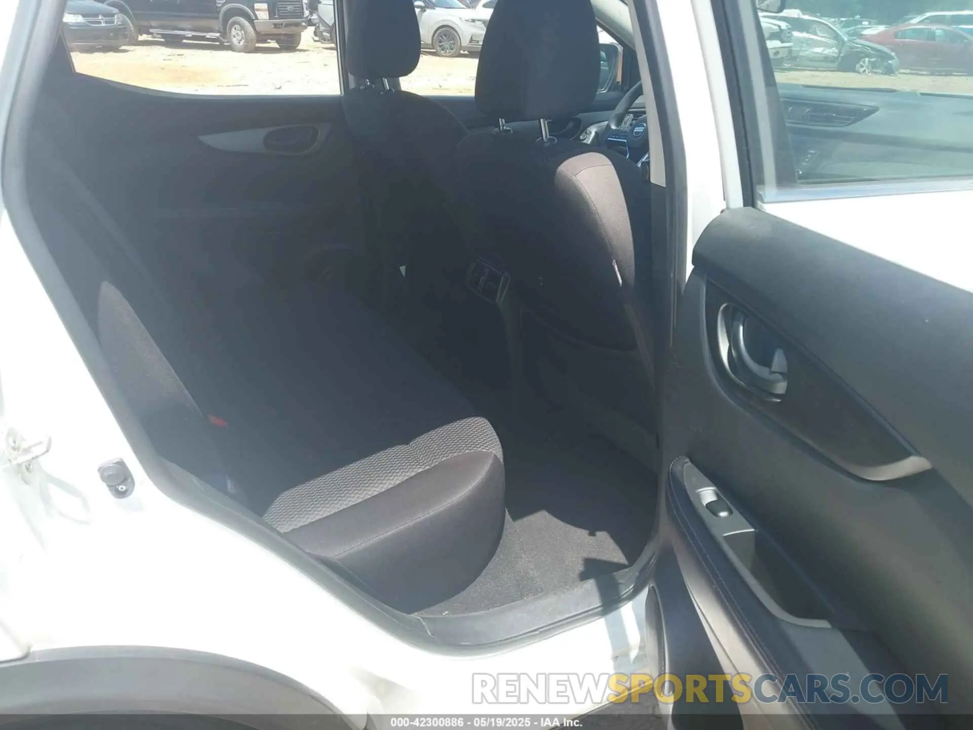 8 Photograph of a damaged car JN1BJ1CP5KW240376 NISSAN ROGUE SPORT 2019