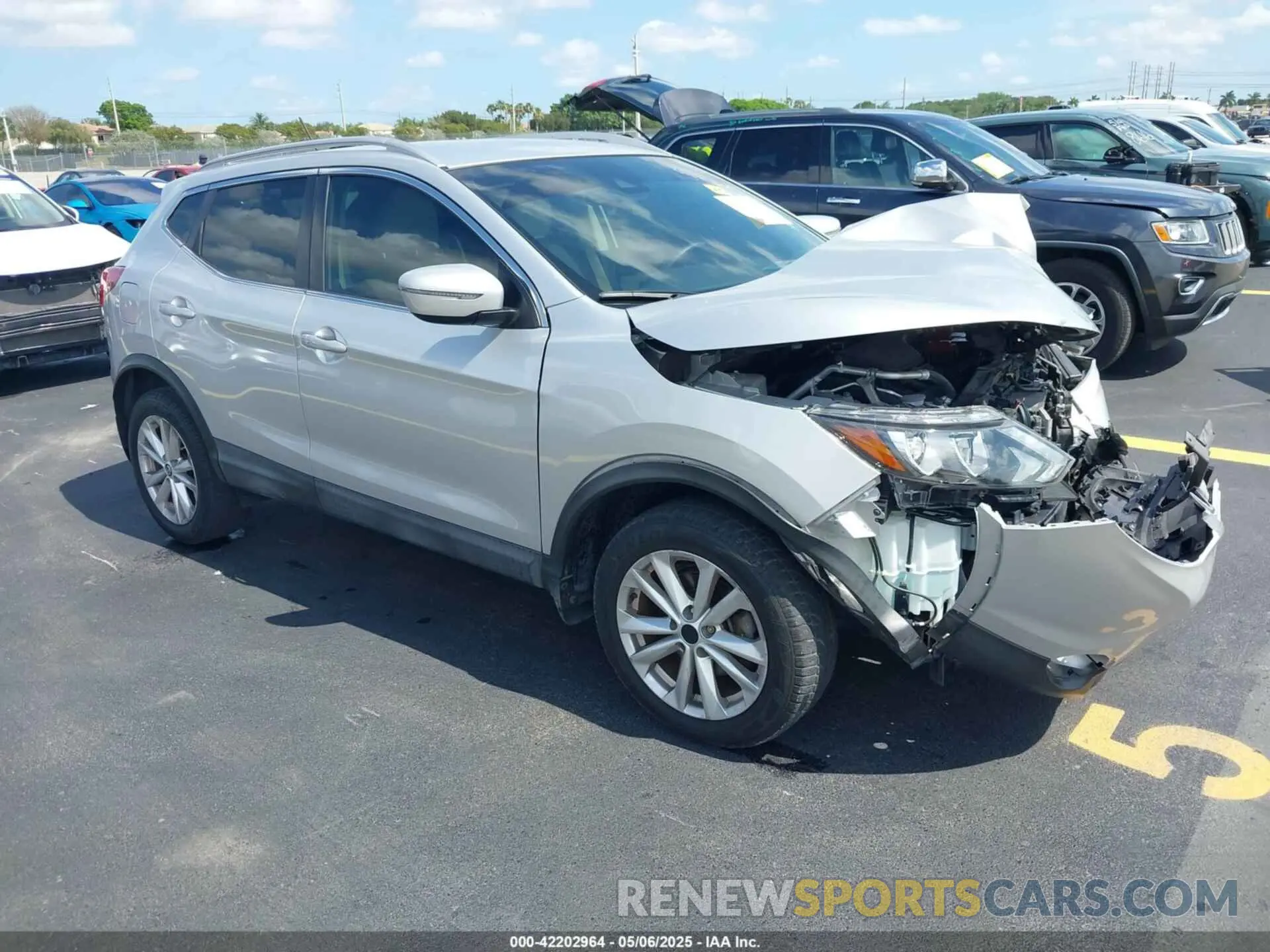 1 Photograph of a damaged car JN1BJ1CP5KW522596 NISSAN ROGUE SPORT 2019