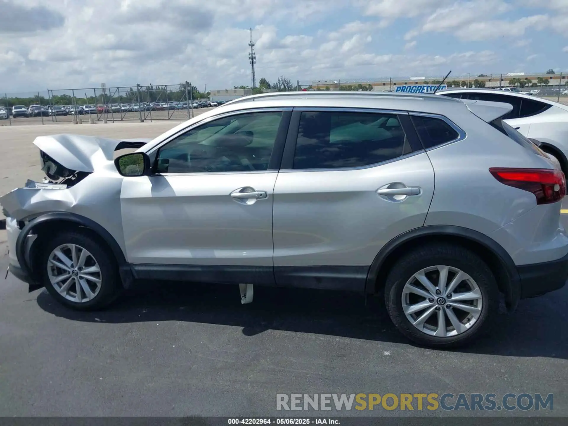 15 Photograph of a damaged car JN1BJ1CP5KW522596 NISSAN ROGUE SPORT 2019