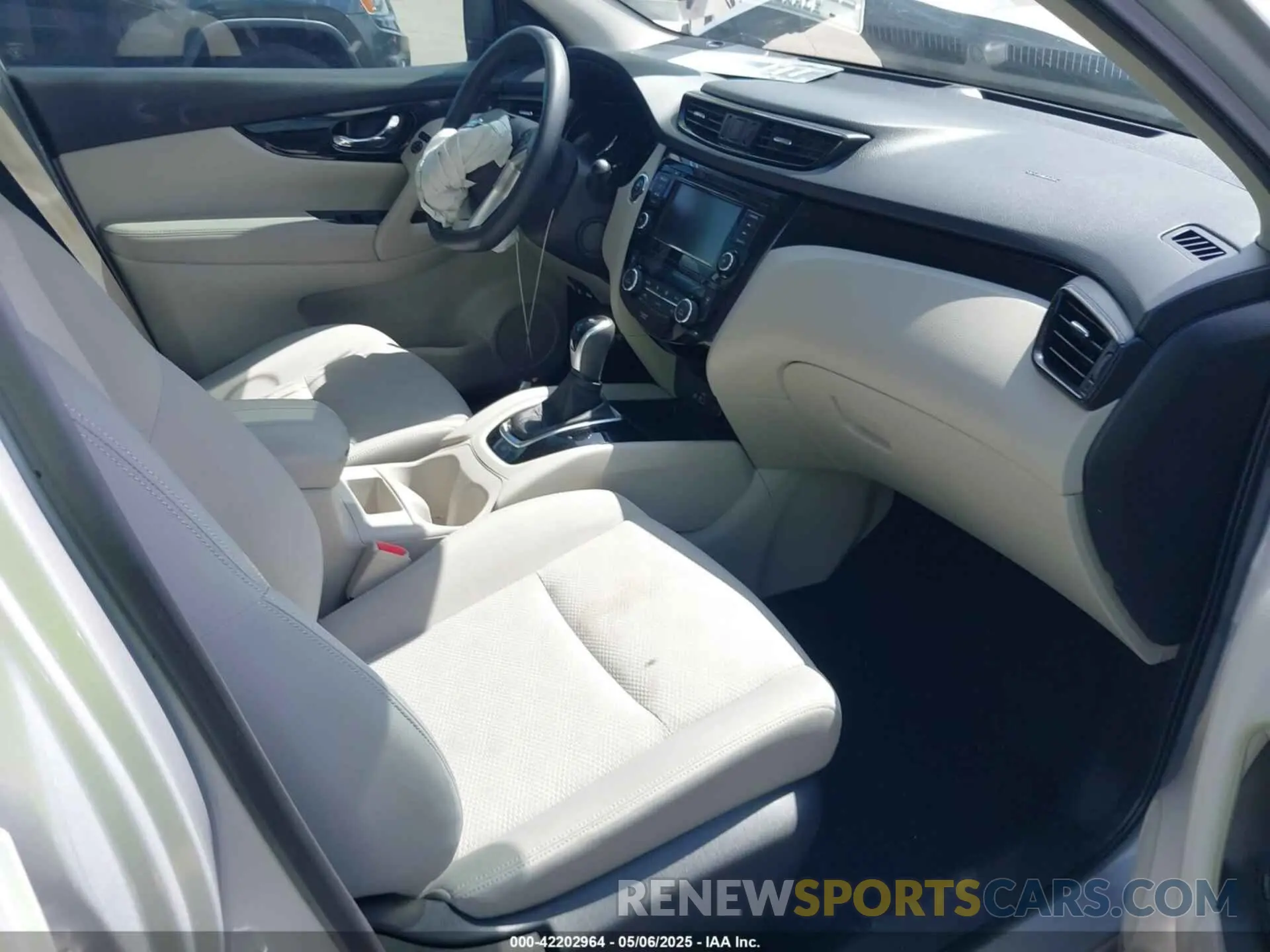 5 Photograph of a damaged car JN1BJ1CP5KW522596 NISSAN ROGUE SPORT 2019