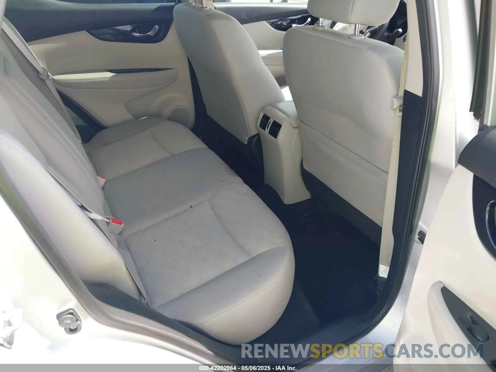 8 Photograph of a damaged car JN1BJ1CP5KW522596 NISSAN ROGUE SPORT 2019