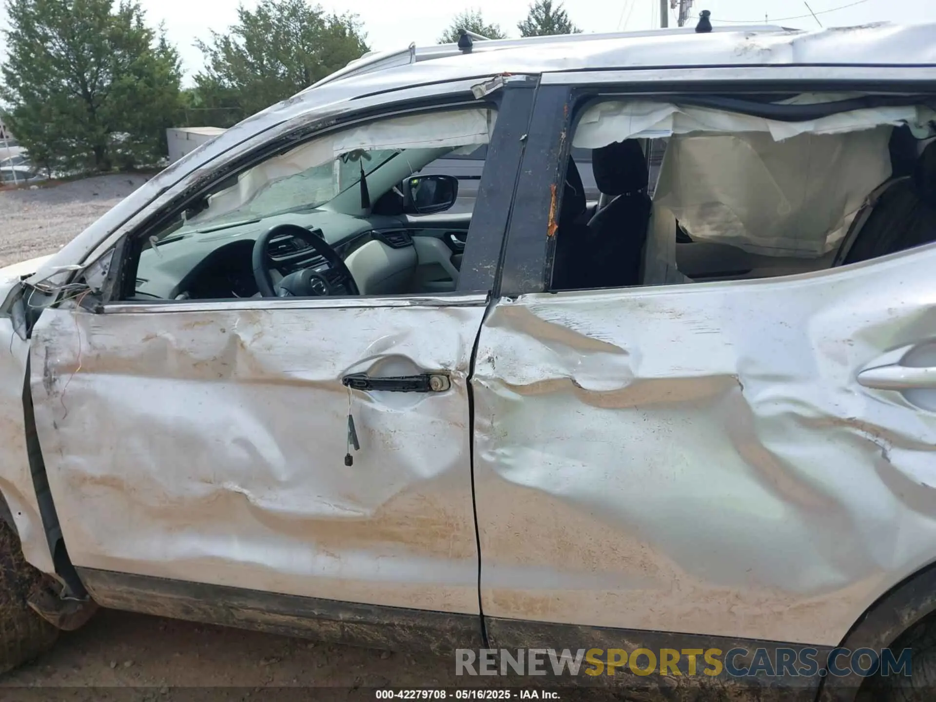 14 Photograph of a damaged car JN1BJ1CP5KW528298 NISSAN ROGUE SPORT 2019