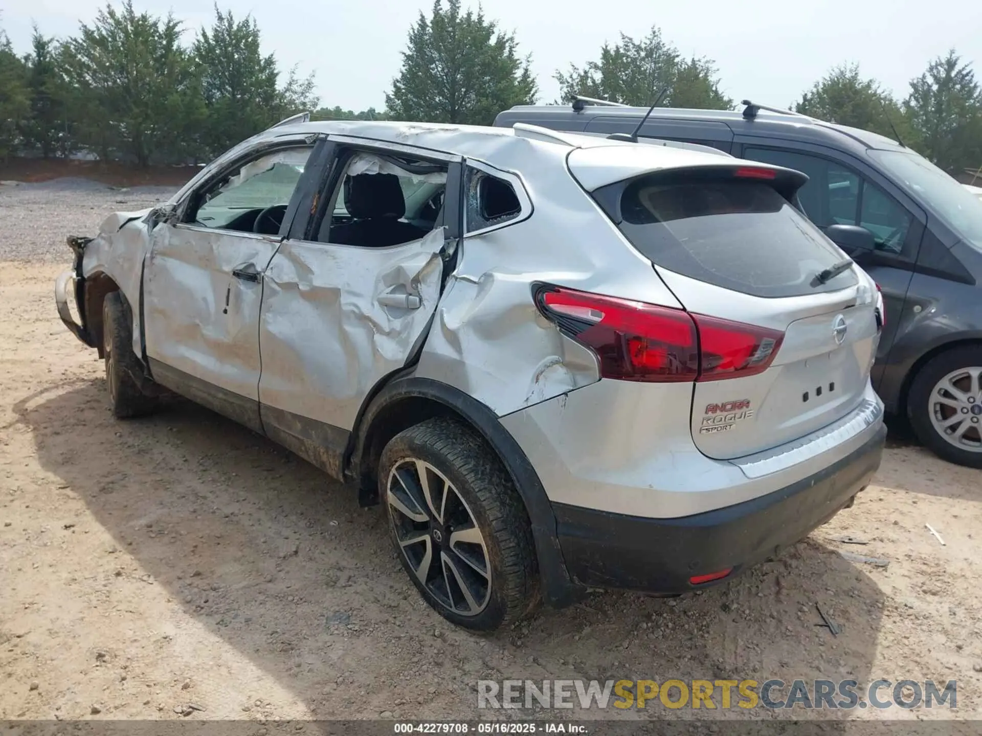3 Photograph of a damaged car JN1BJ1CP5KW528298 NISSAN ROGUE SPORT 2019