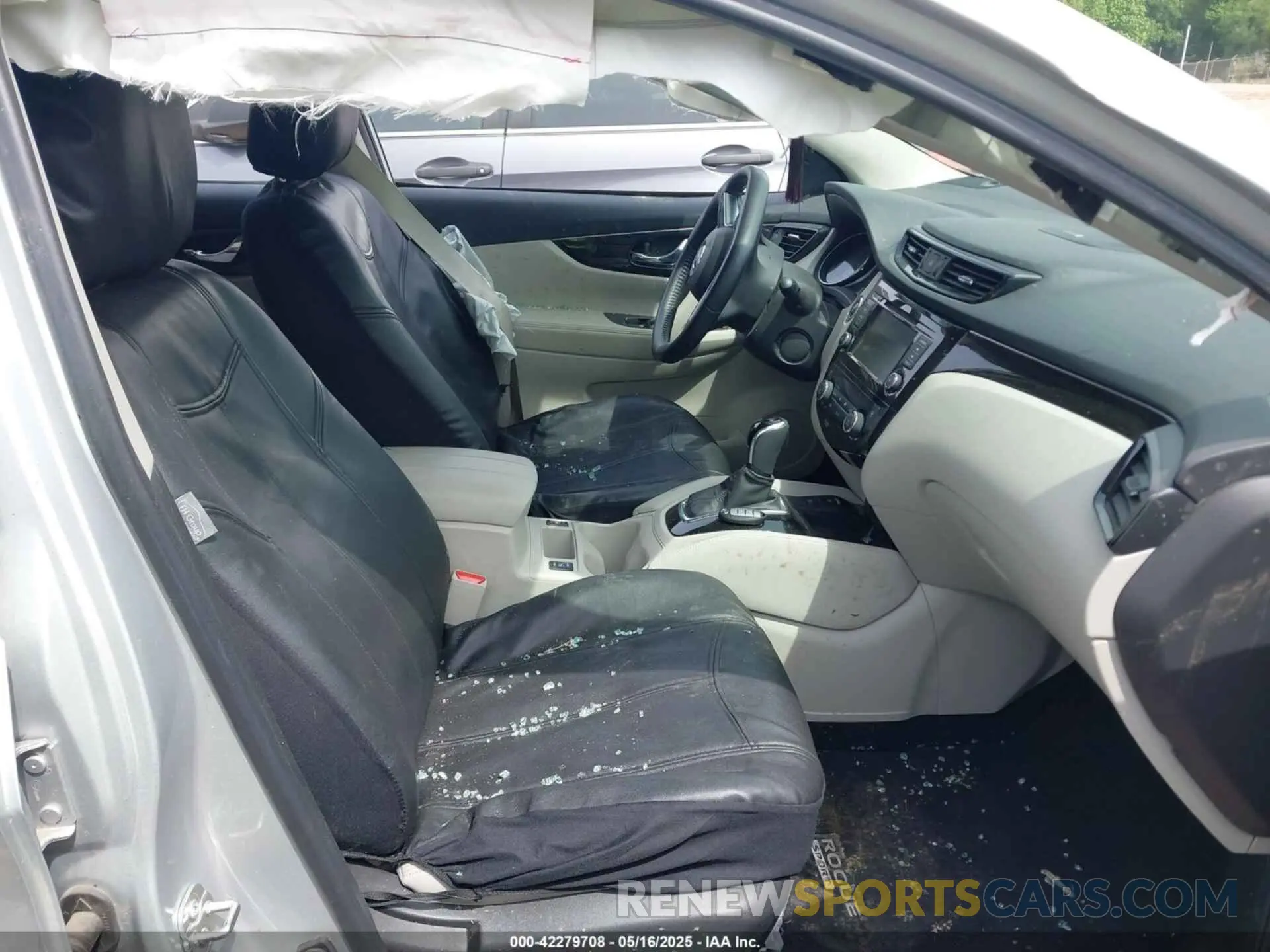 5 Photograph of a damaged car JN1BJ1CP5KW528298 NISSAN ROGUE SPORT 2019