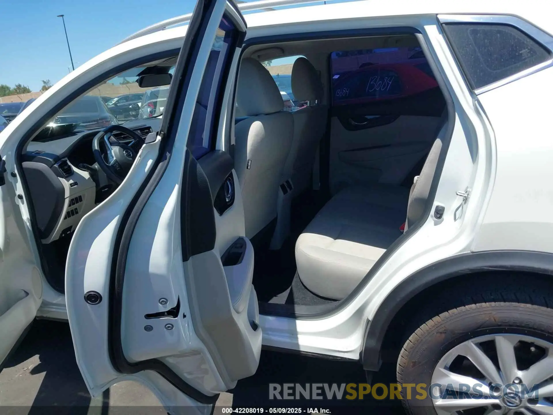 8 Photograph of a damaged car JN1BJ1CP6KW210321 NISSAN ROGUE SPORT 2019