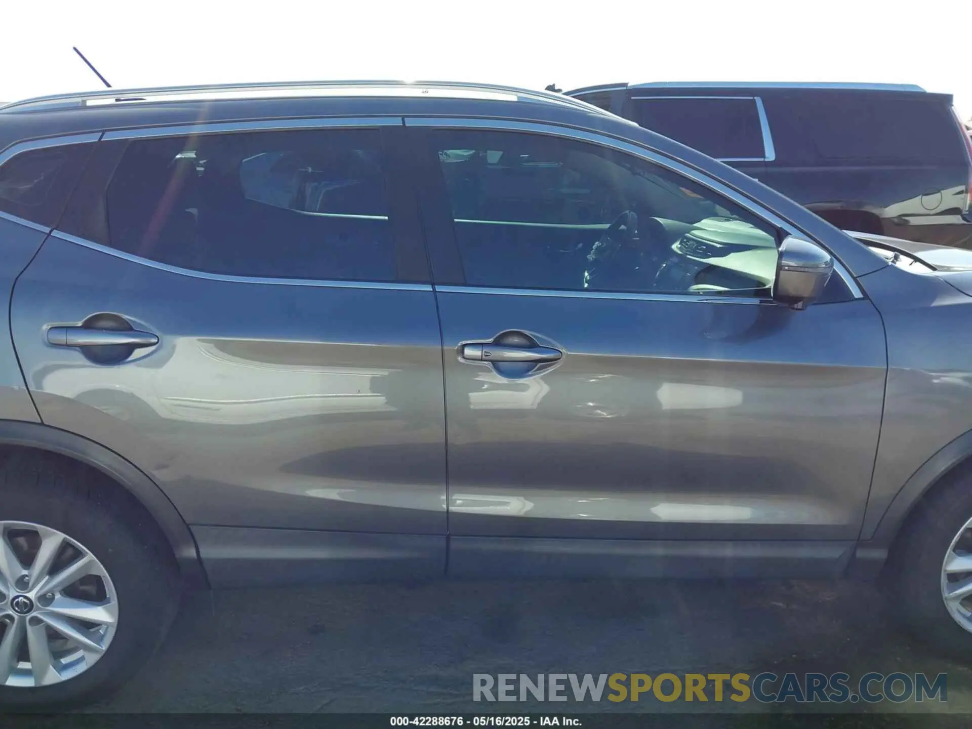 13 Photograph of a damaged car JN1BJ1CP6KW214496 NISSAN ROGUE SPORT 2019