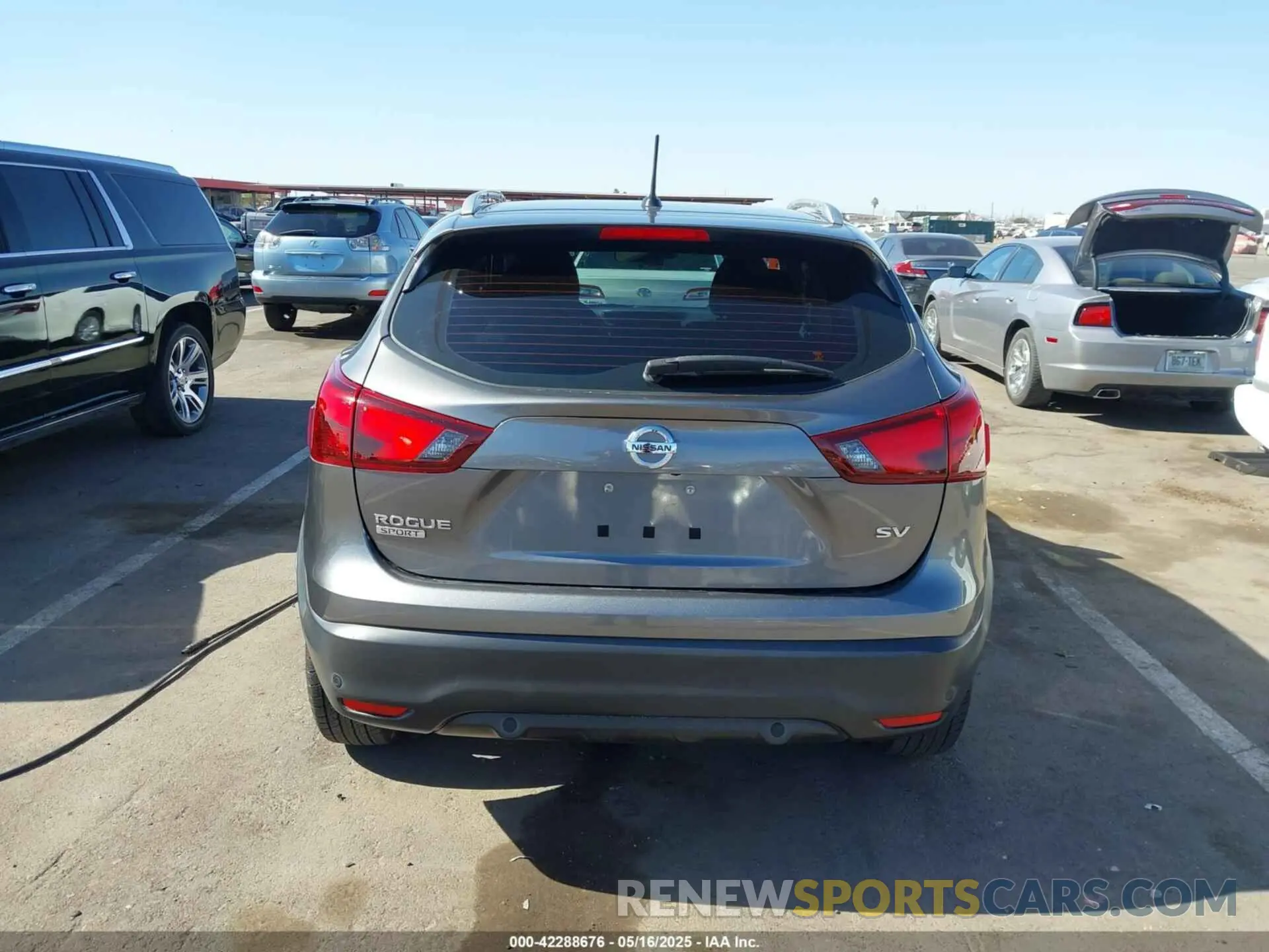 16 Photograph of a damaged car JN1BJ1CP6KW214496 NISSAN ROGUE SPORT 2019