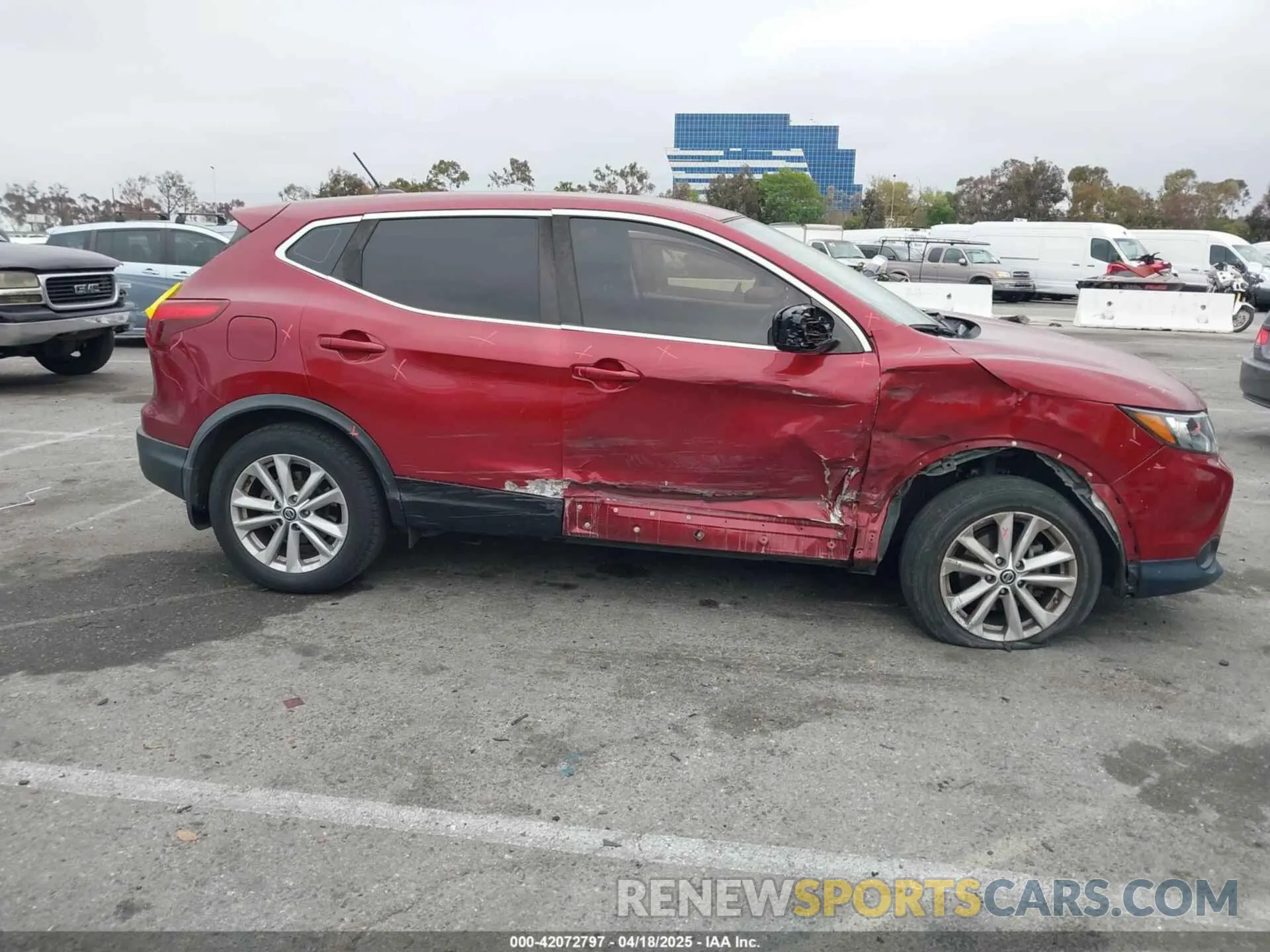 13 Photograph of a damaged car JN1BJ1CP6KW218824 NISSAN ROGUE SPORT 2019