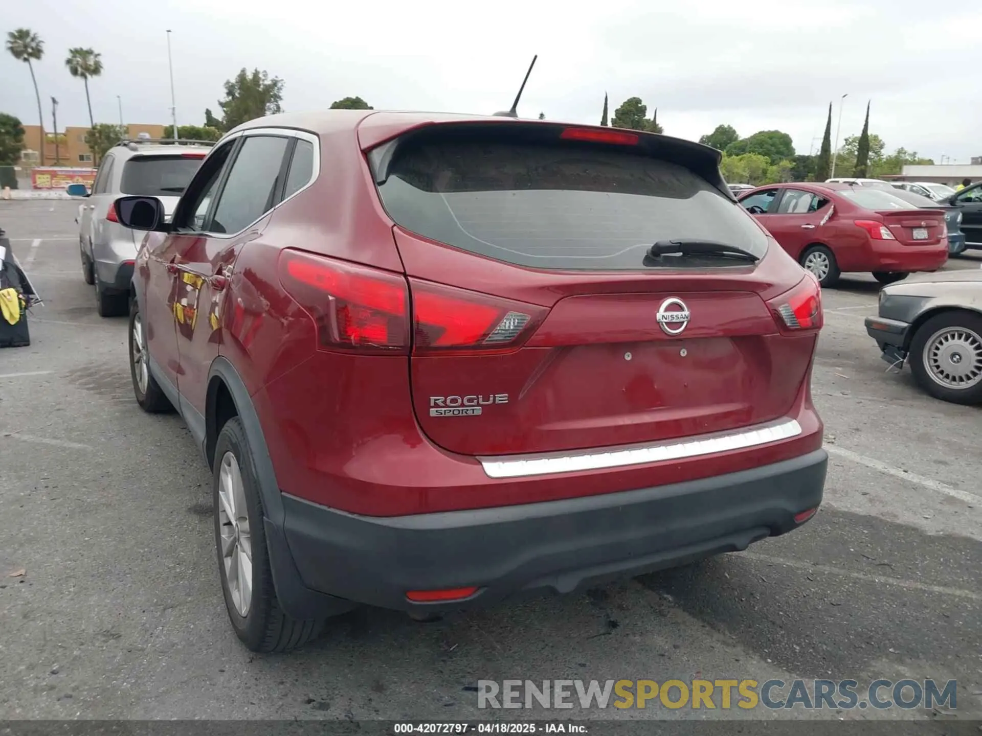 3 Photograph of a damaged car JN1BJ1CP6KW218824 NISSAN ROGUE SPORT 2019