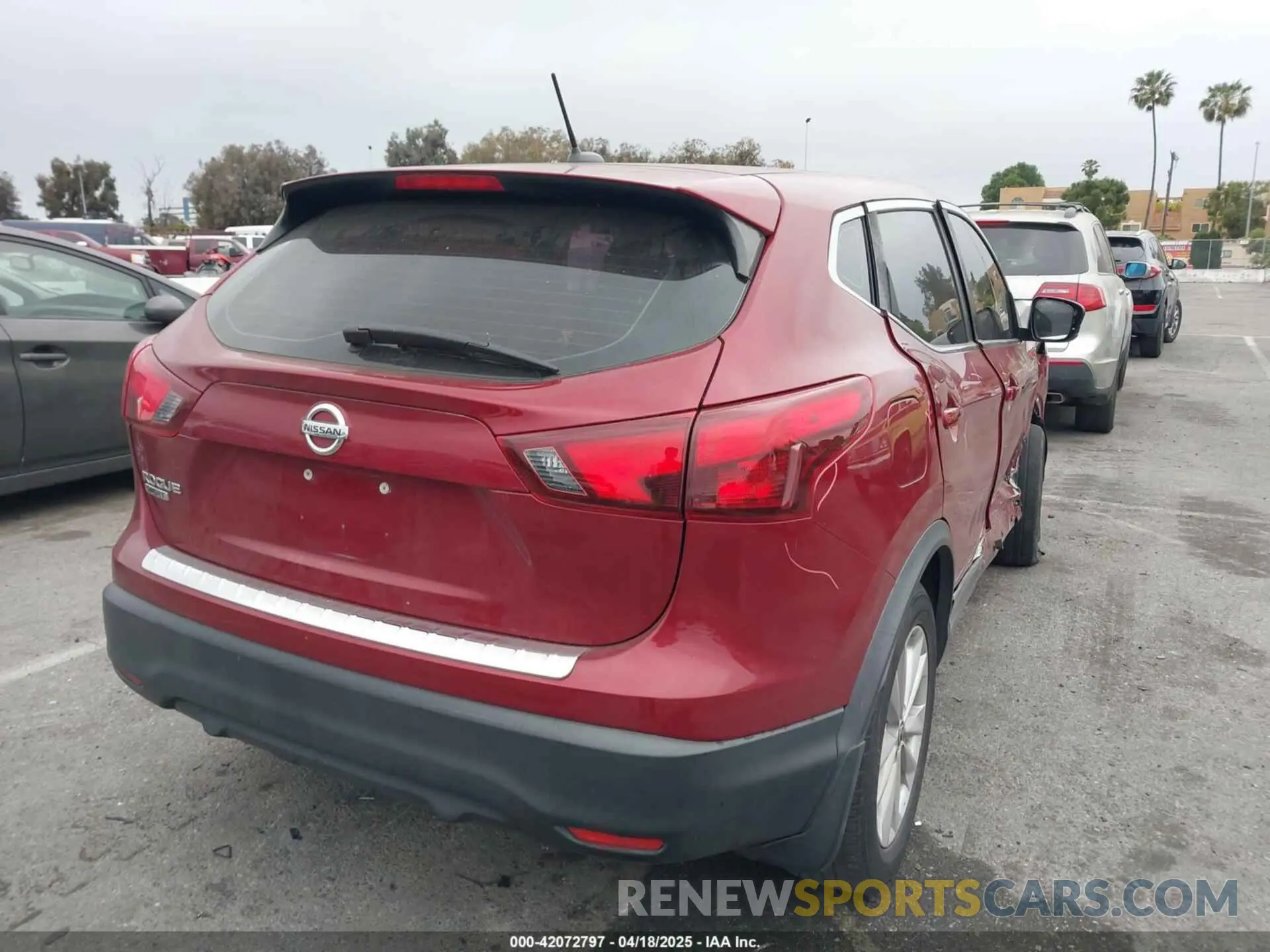 4 Photograph of a damaged car JN1BJ1CP6KW218824 NISSAN ROGUE SPORT 2019