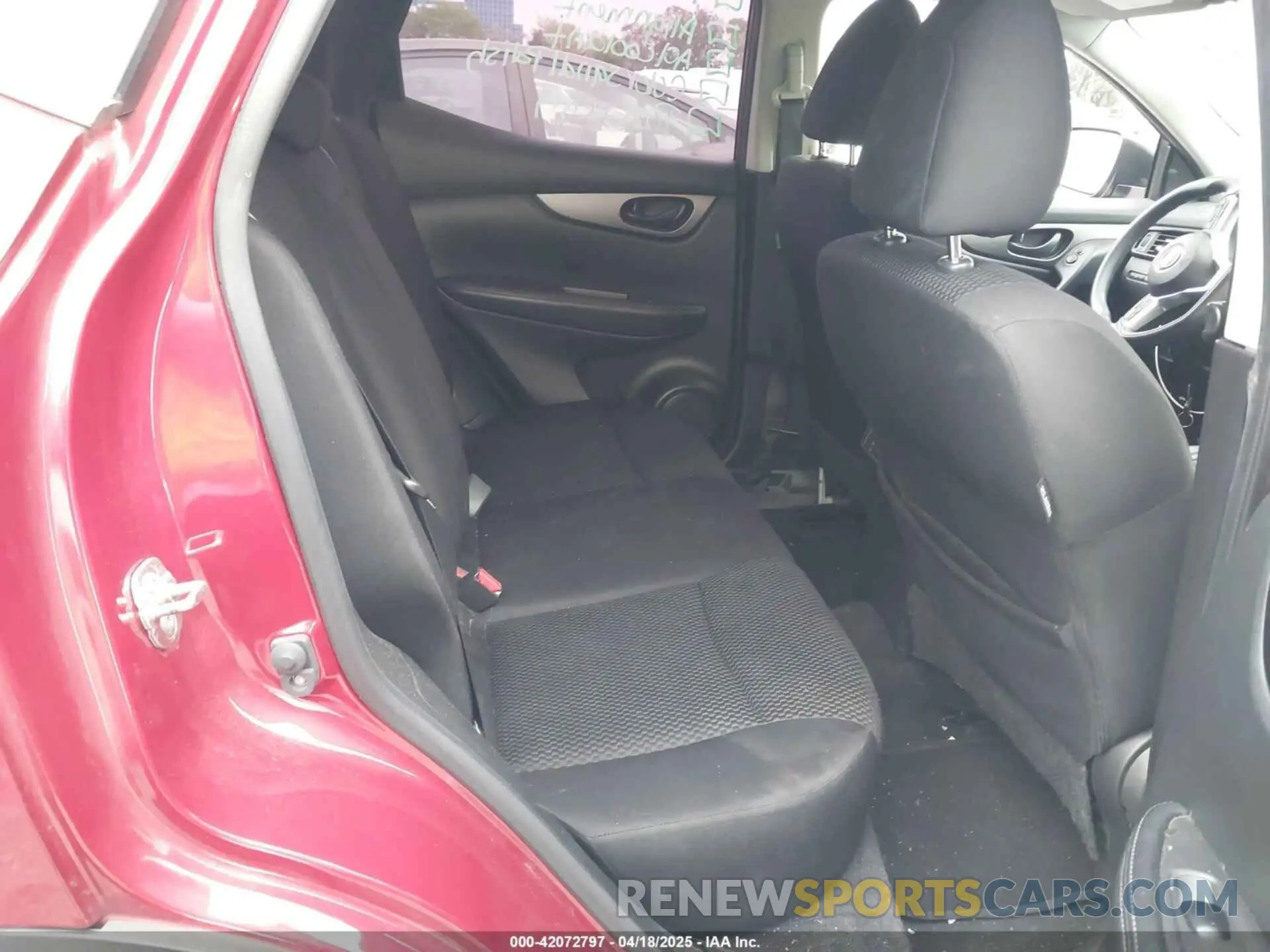 8 Photograph of a damaged car JN1BJ1CP6KW218824 NISSAN ROGUE SPORT 2019