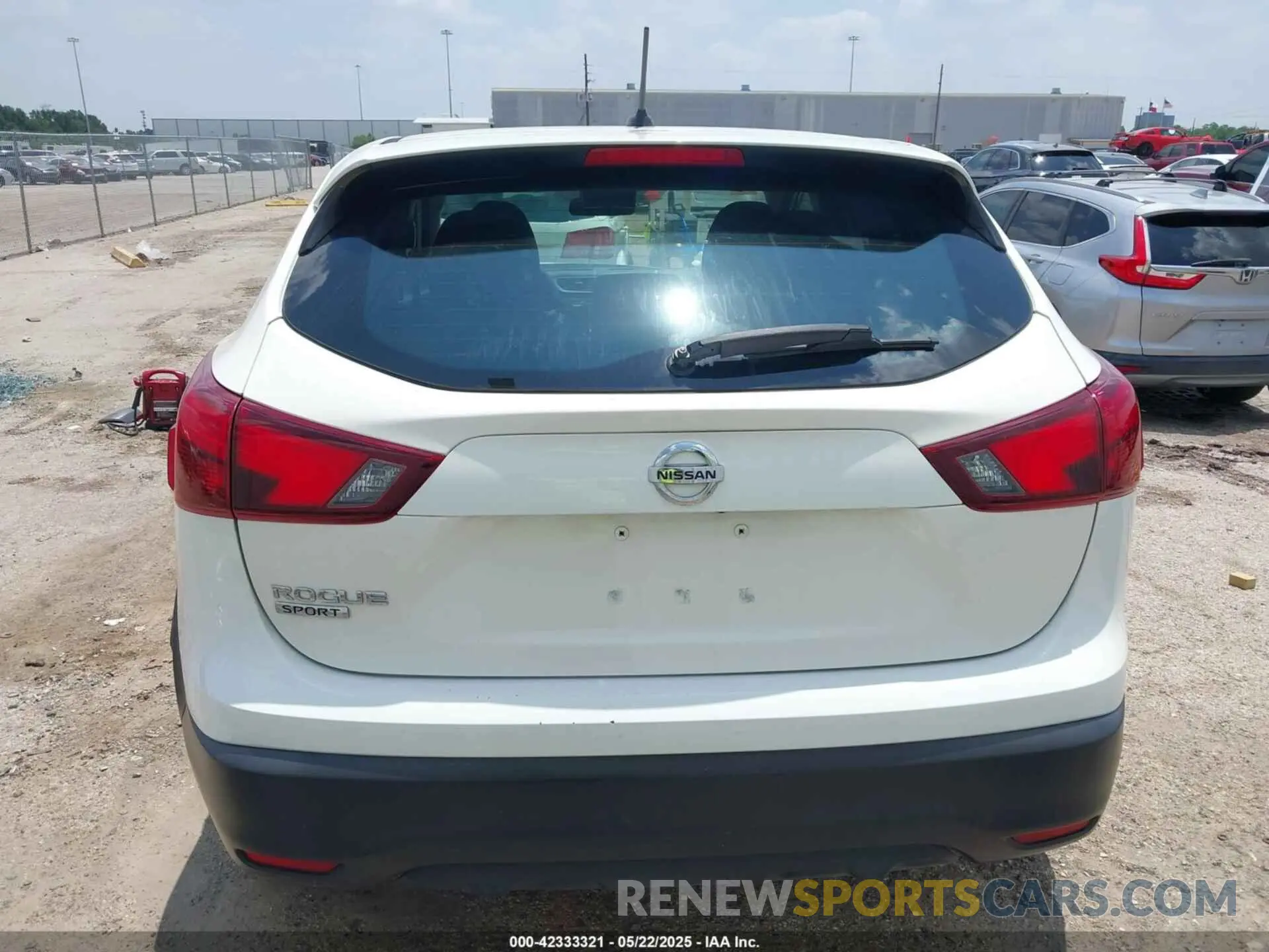 17 Photograph of a damaged car JN1BJ1CP6KW222386 NISSAN ROGUE SPORT 2019