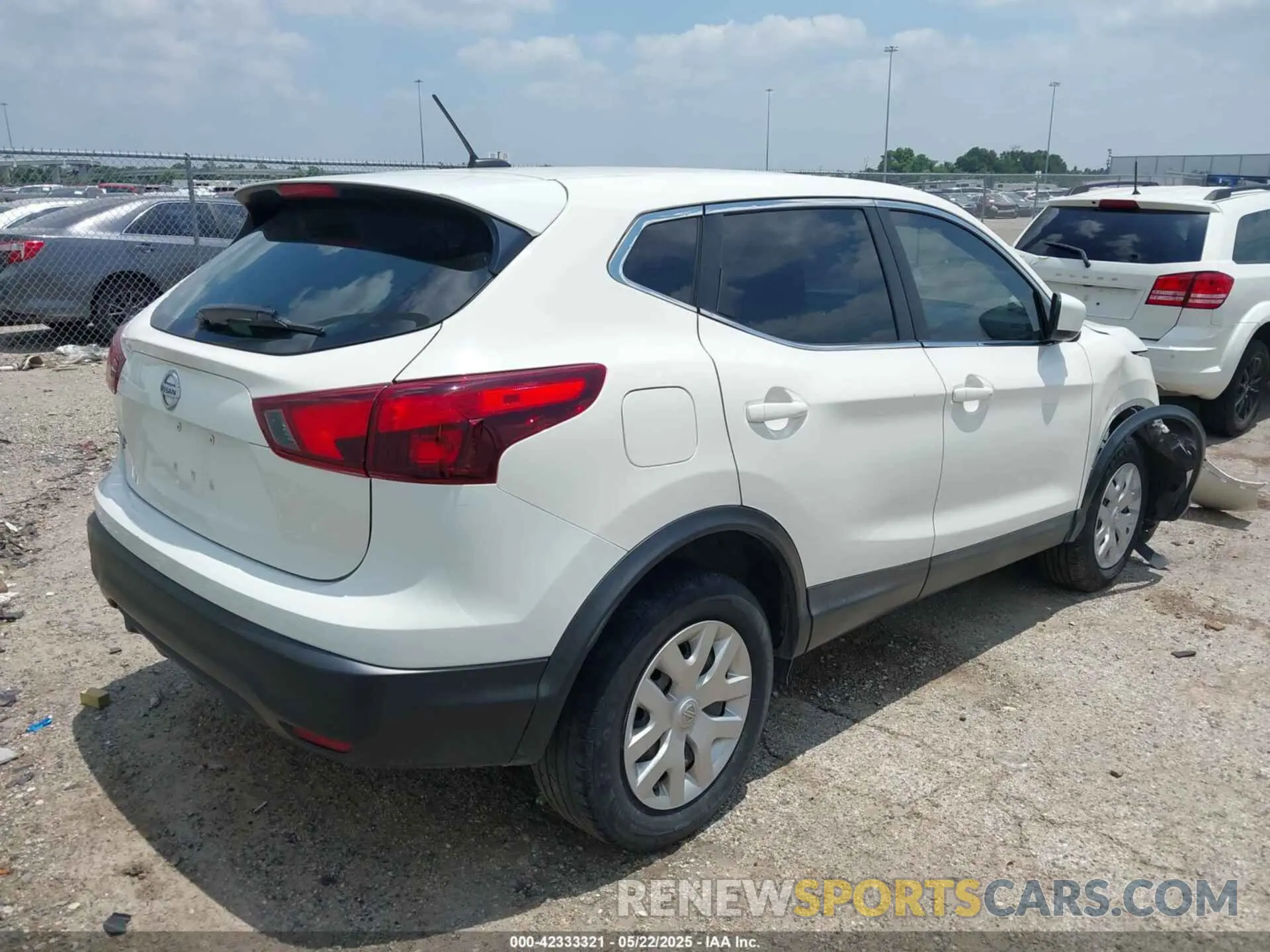 4 Photograph of a damaged car JN1BJ1CP6KW222386 NISSAN ROGUE SPORT 2019