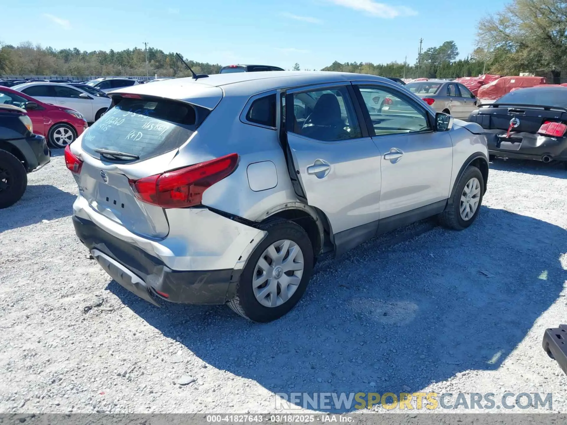 4 Photograph of a damaged car JN1BJ1CP6KW525927 NISSAN ROGUE SPORT 2019