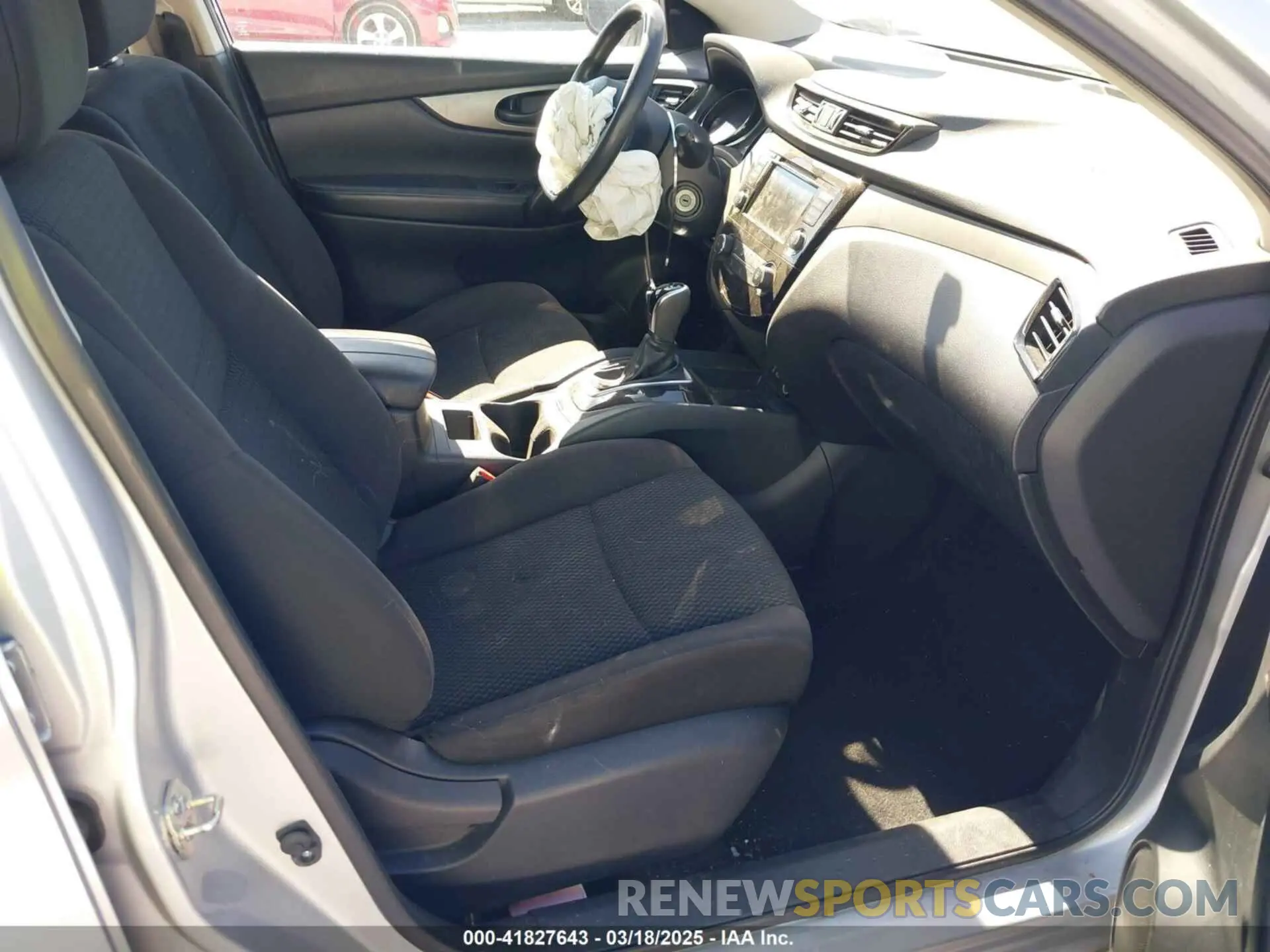 5 Photograph of a damaged car JN1BJ1CP6KW525927 NISSAN ROGUE SPORT 2019