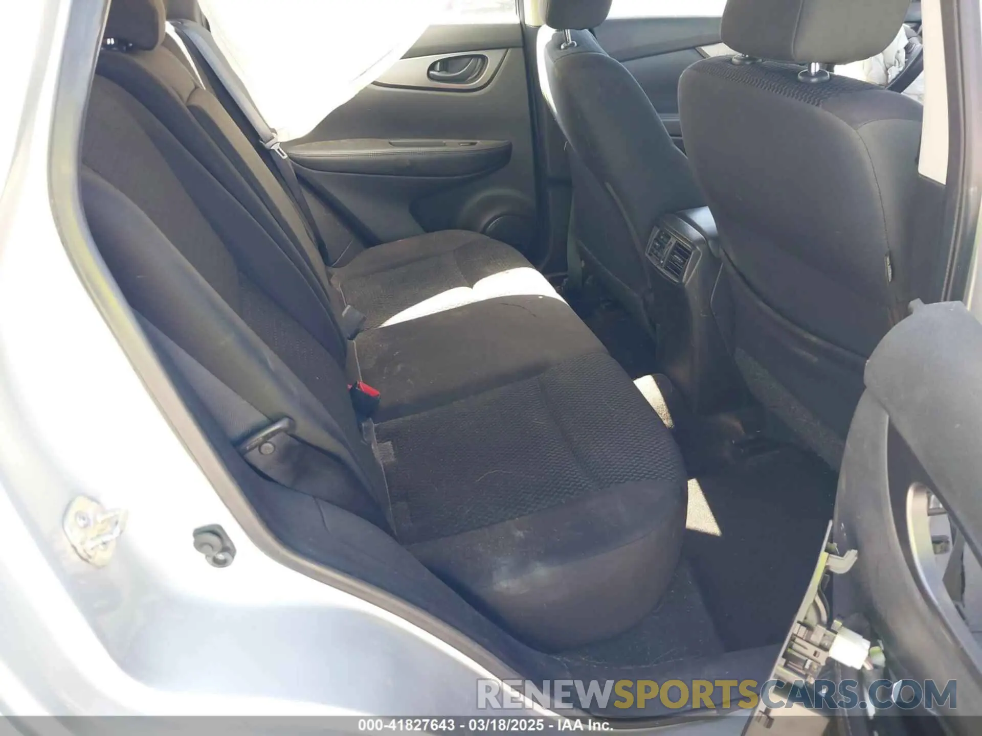 8 Photograph of a damaged car JN1BJ1CP6KW525927 NISSAN ROGUE SPORT 2019