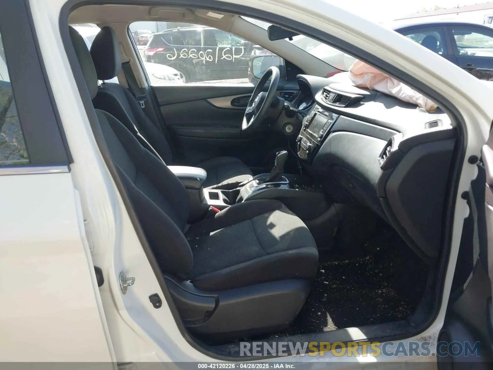 5 Photograph of a damaged car JN1BJ1CP7KW236426 NISSAN ROGUE SPORT 2019