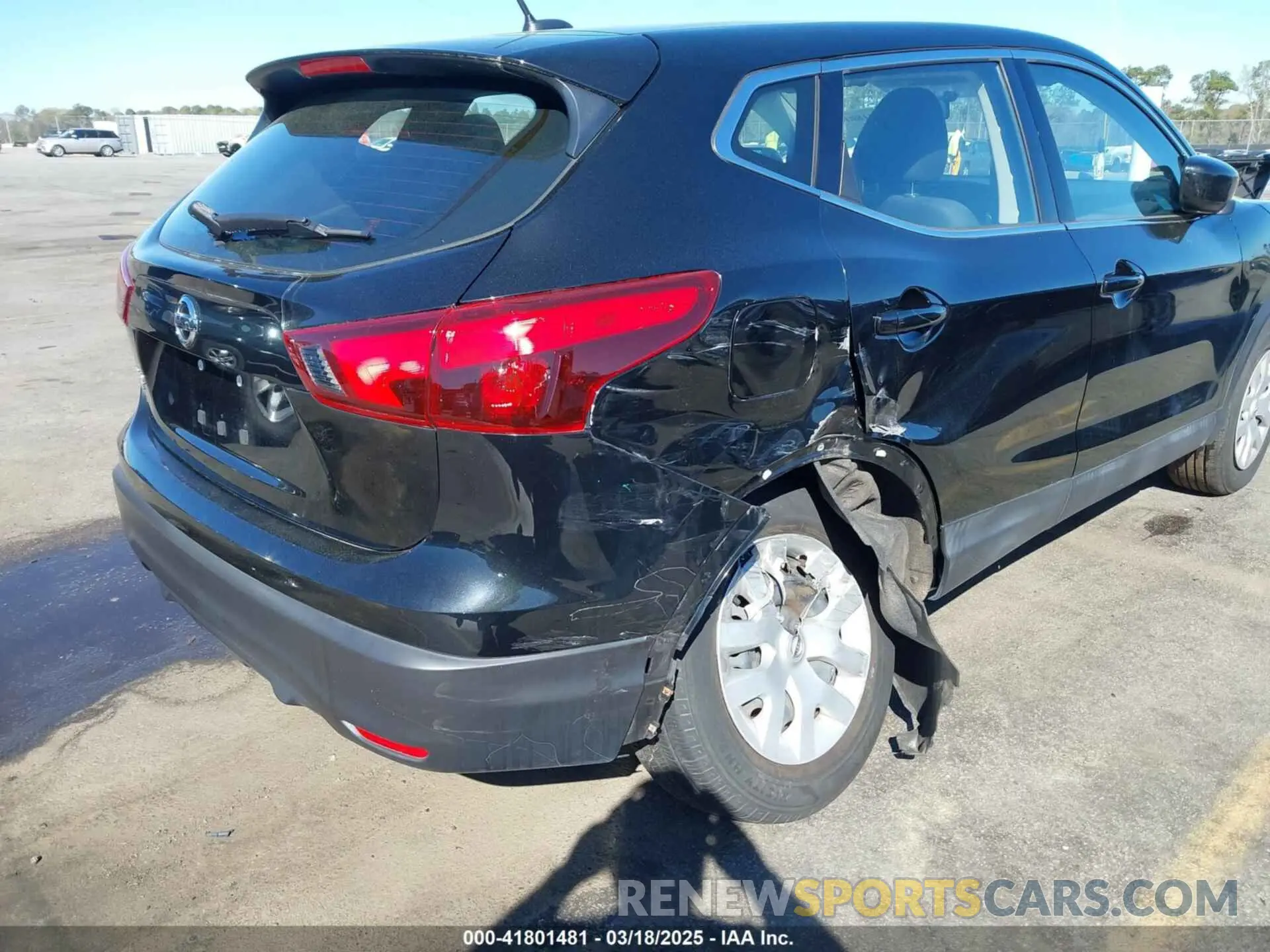 17 Photograph of a damaged car JN1BJ1CP7KW239326 NISSAN ROGUE SPORT 2019