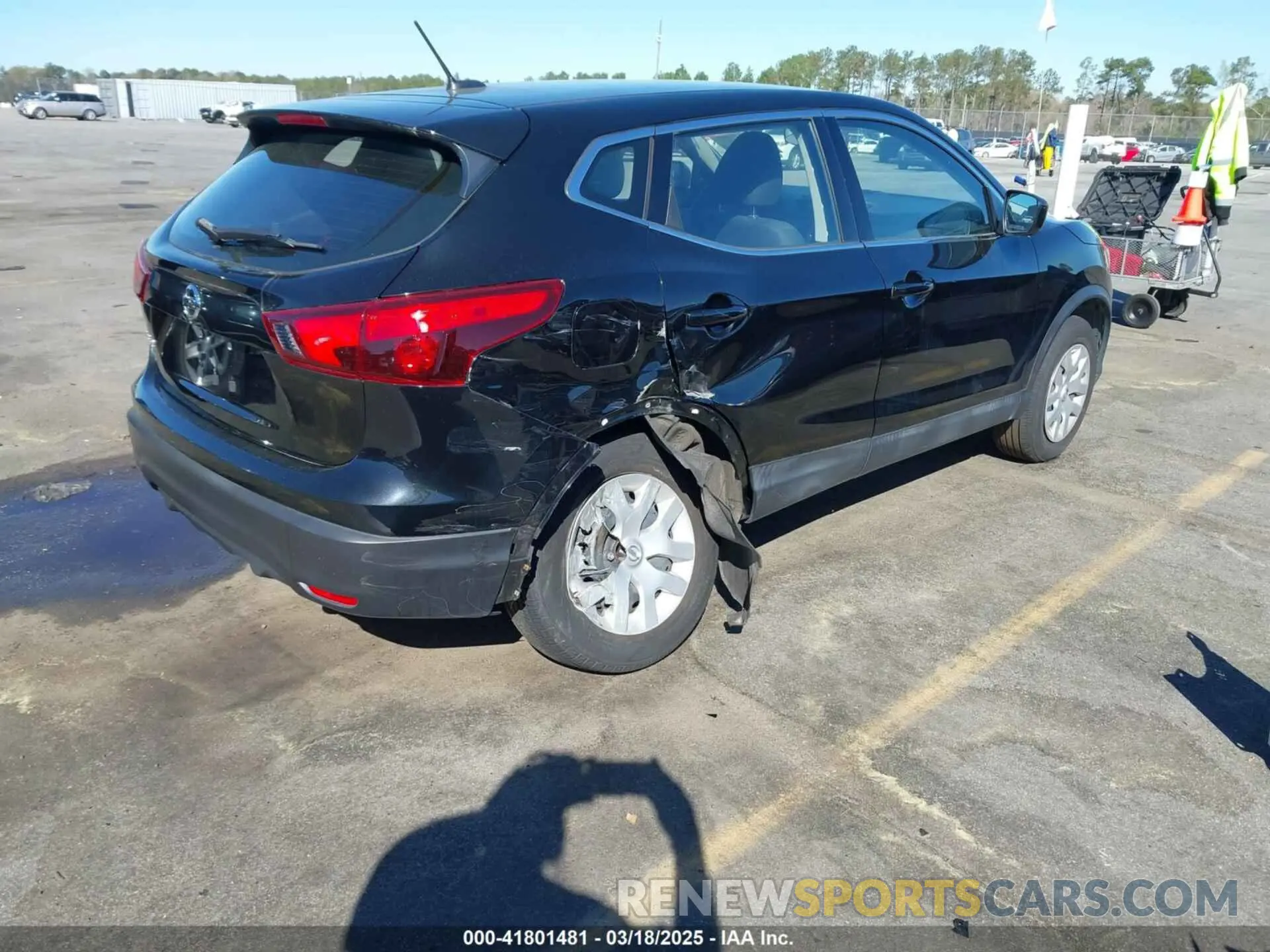 4 Photograph of a damaged car JN1BJ1CP7KW239326 NISSAN ROGUE SPORT 2019